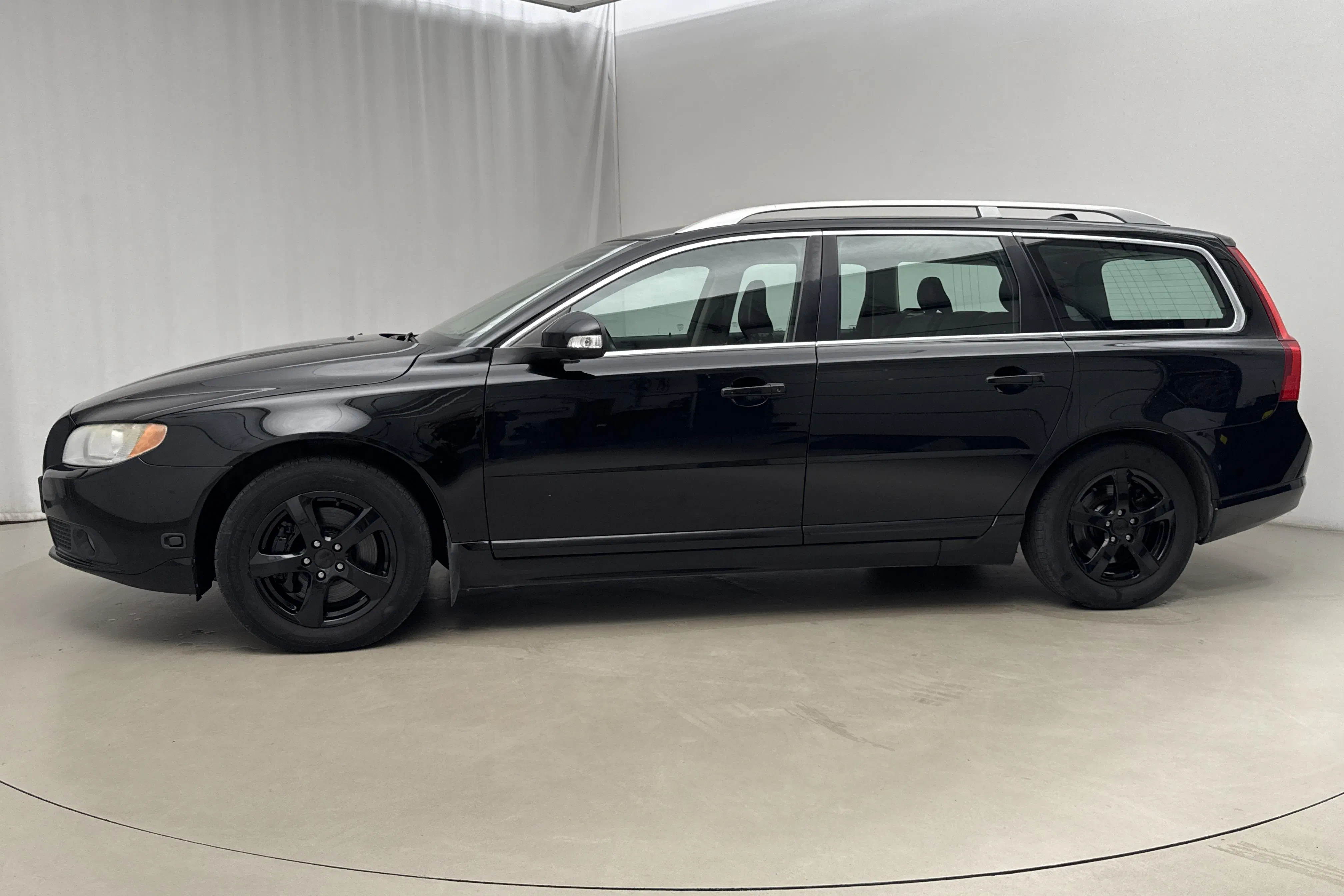 Presentationsfoto 2 av 17: Volvo V70 II 2.5FT (200hk) - 26 701 mil - Manuell - svart - 2009