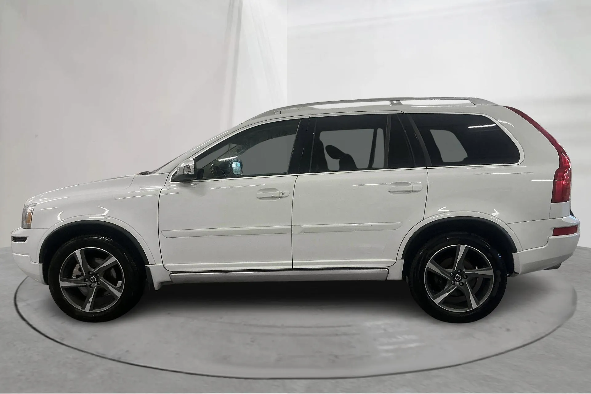 Presentationsfoto 2 av 26: Volvo XC90 D5 AWD (200hk) - 25 910 mil - Automat - vit - 2014