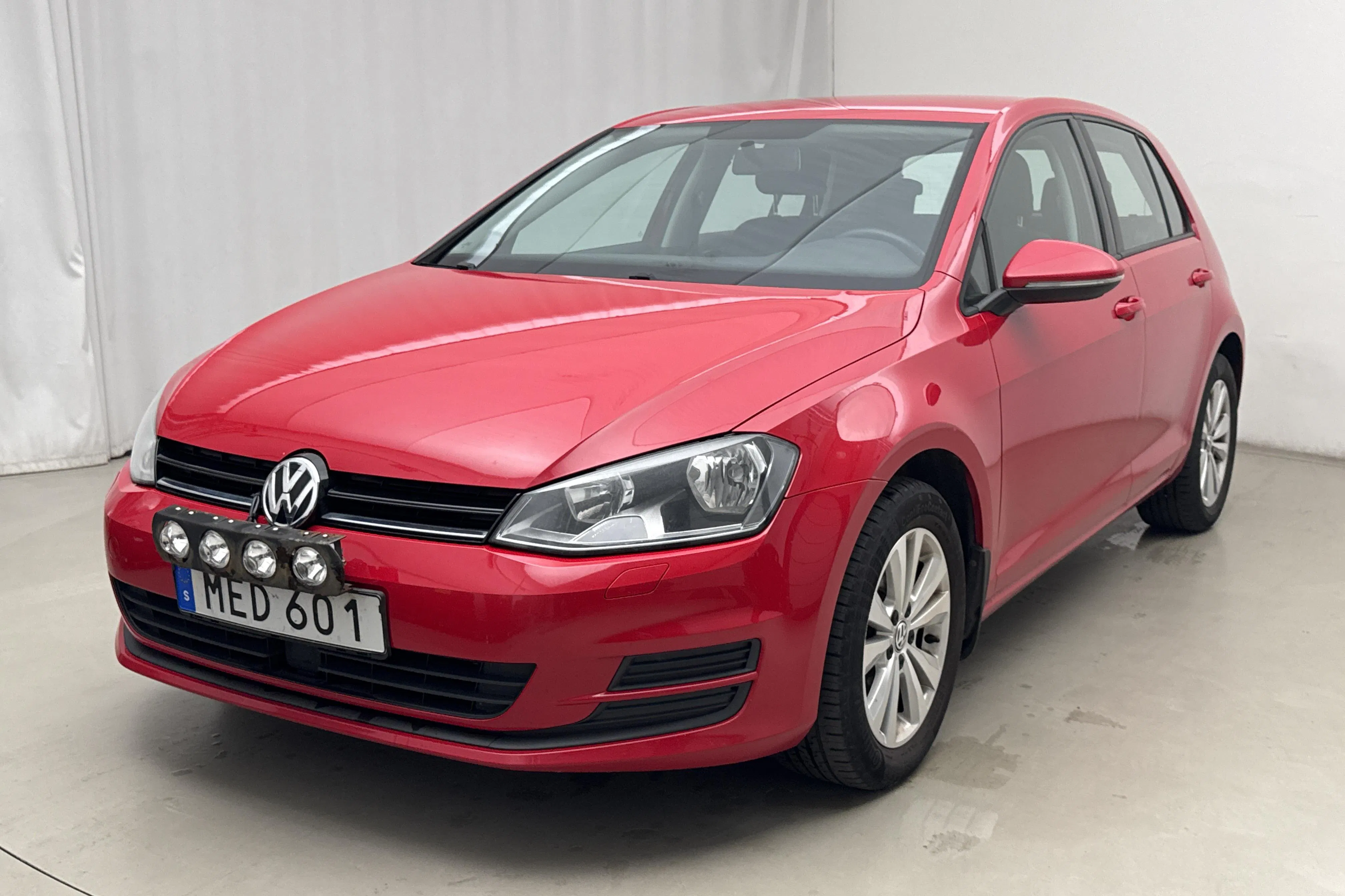 Presentationsfoto 1 av 15: VW Golf VII 1.2 TSI 5dr (110hk) - 13 434 mil - Automat - röd - 2016