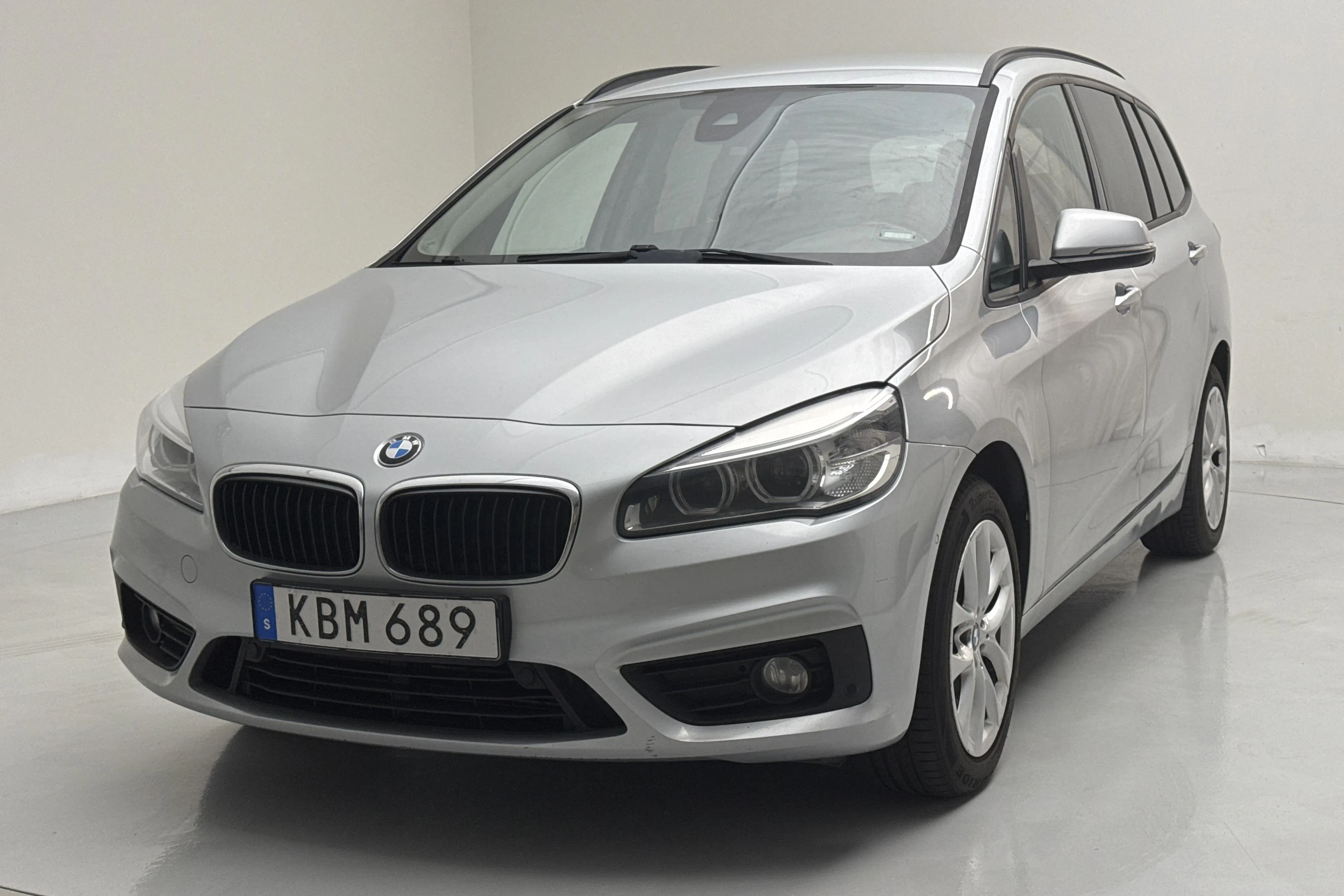 Presentationsfoto 1 av 15: BMW 220d xDrive Gran Tourer, F46 (190hk) - 23 810 mil - Automat - silver - 2016