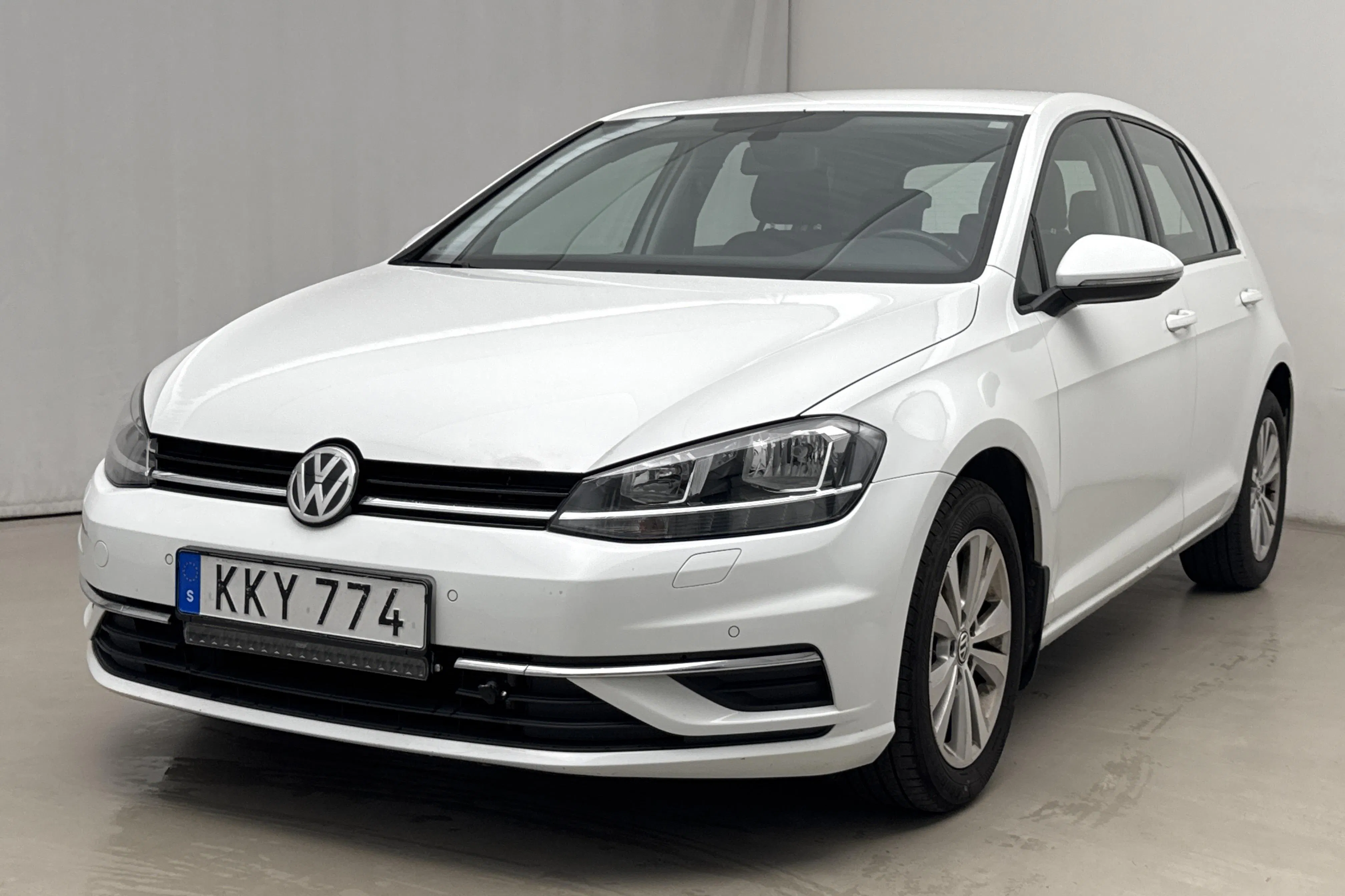 Presentation photo 1 of 17: VW Golf VII 1.6 TDI 5dr (115hk) - 144 130 km - Manual - white - 2019