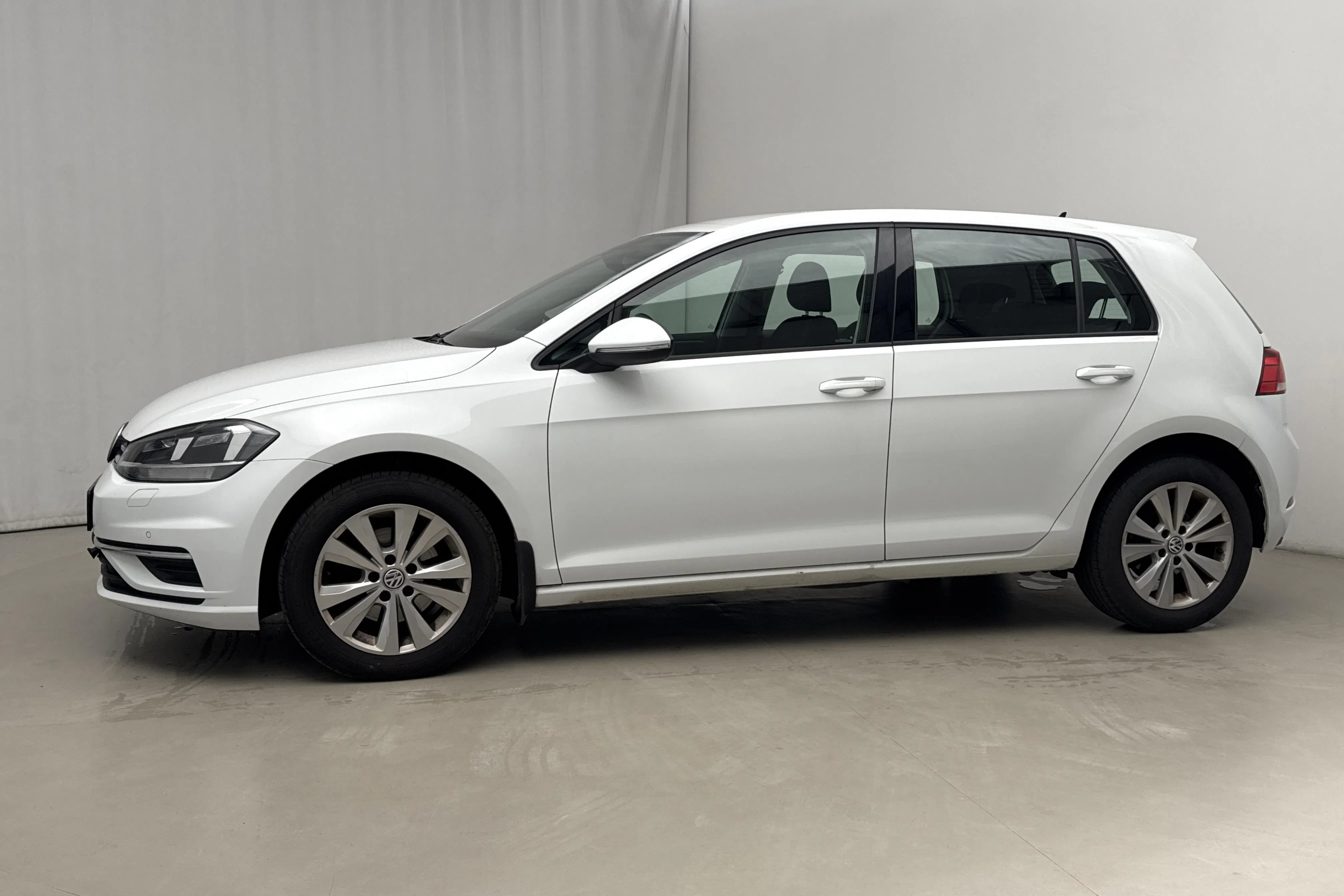 Presentation photo 2 of 17: VW Golf VII 1.6 TDI 5dr (115hk) - 144 130 km - Manual - white - 2019