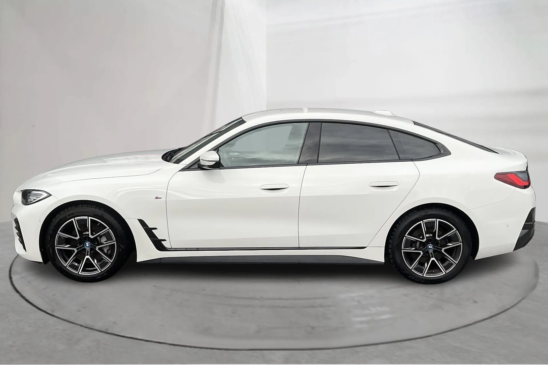 Presentation photo 2 of 20: BMW i4 eDrive40, G26 (340hk) - 106 090 km - Automatic - white - 2022