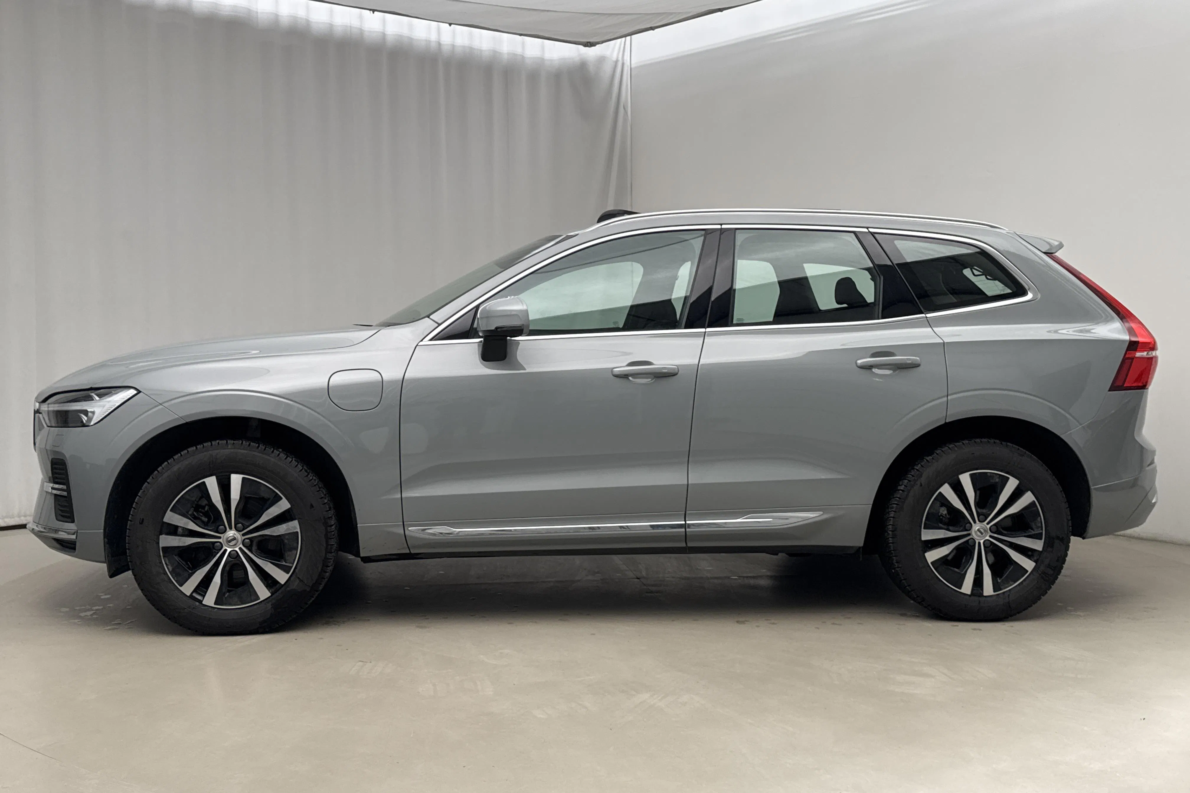 Presentation photo 2 of 23: Volvo XC60 T6 AWD Recharge (350hk) - 26 920 km - Automatic - gray - 2025