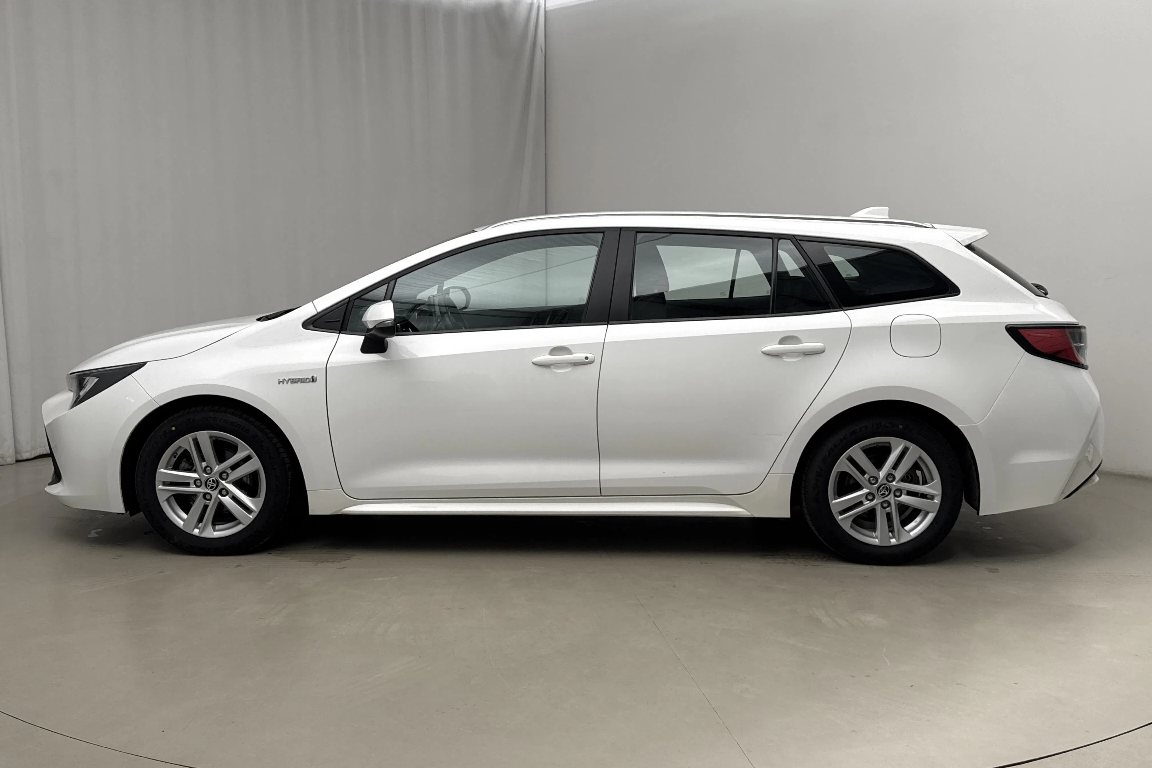 Presentationsfoto 2 av 15: Toyota Corolla 1.8 Hybrid Touring Sports (122hk) - 8 894 mil - Automat - vit - 2020
