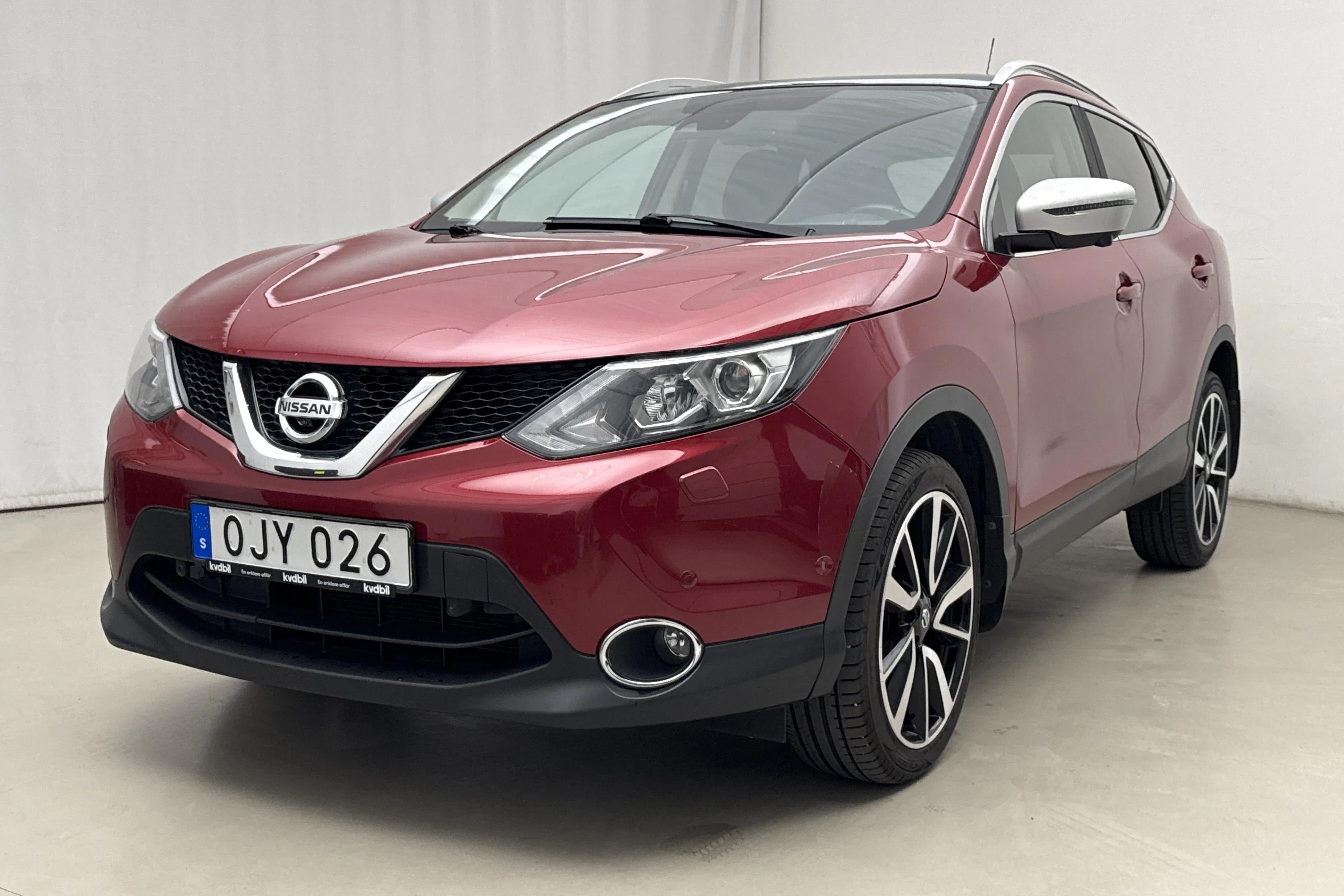 Presentation photo 1 of 17: Nissan Qashqai 1.2 (115hk) - 110 870 km - Manual - red - 2017