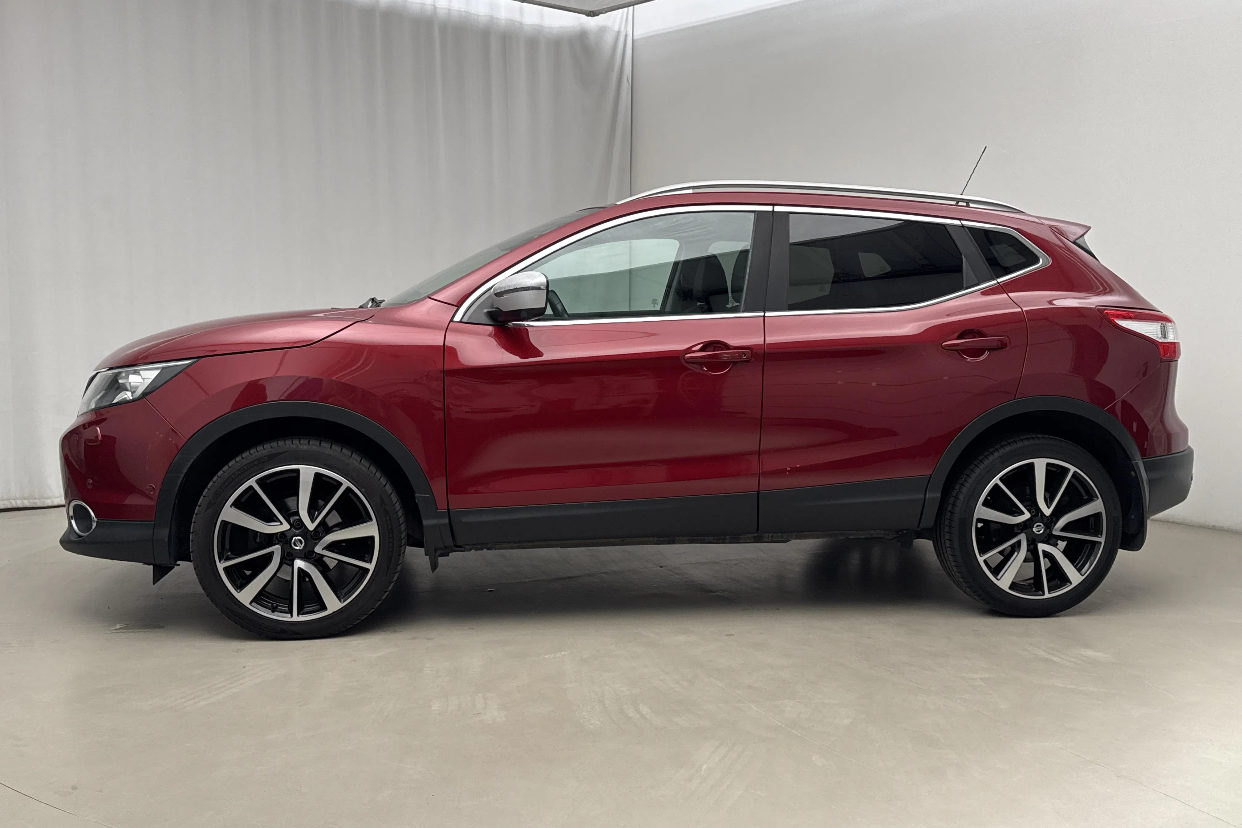 Presentation photo 2 of 17: Nissan Qashqai 1.2 (115hk) - 110 870 km - Manual - red - 2017