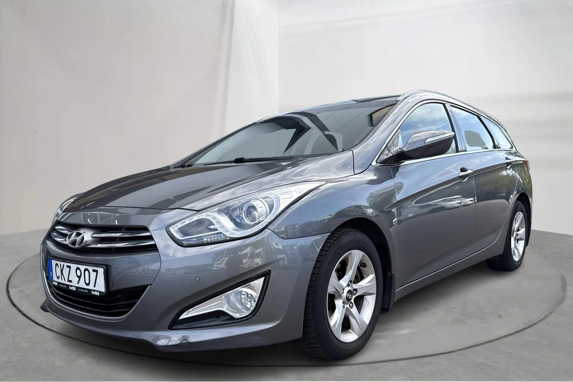 Presentationsfoto 1 av 14: Hyundai i40 1.7 CRDi Kombi (136hk) - 11 636 mil - Automat - silver - 2014