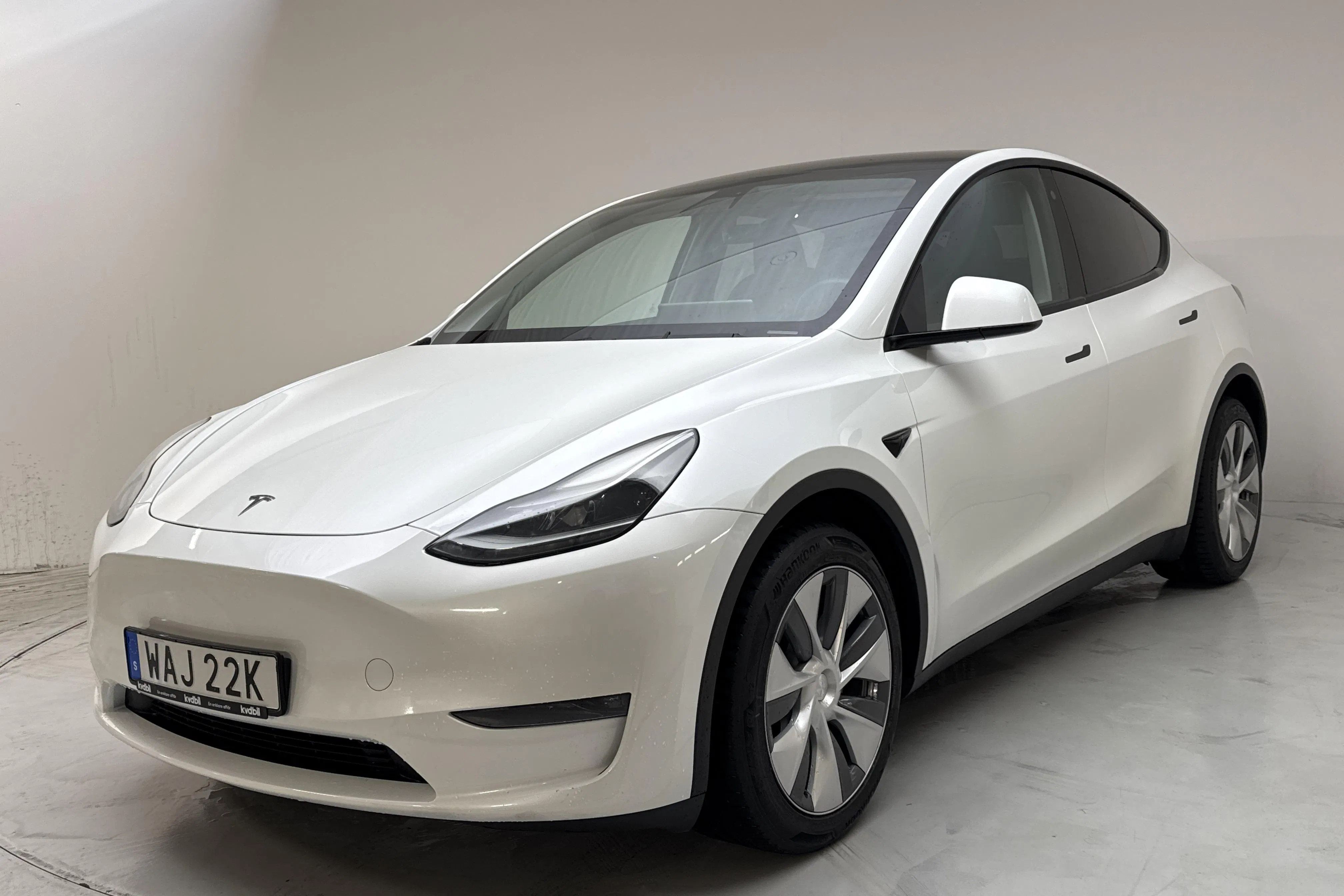 Presentationsfoto 1 av 17: Tesla Model Y Long Range Dual Motor AWD - 16 490 mil - Automat - vit - 2023