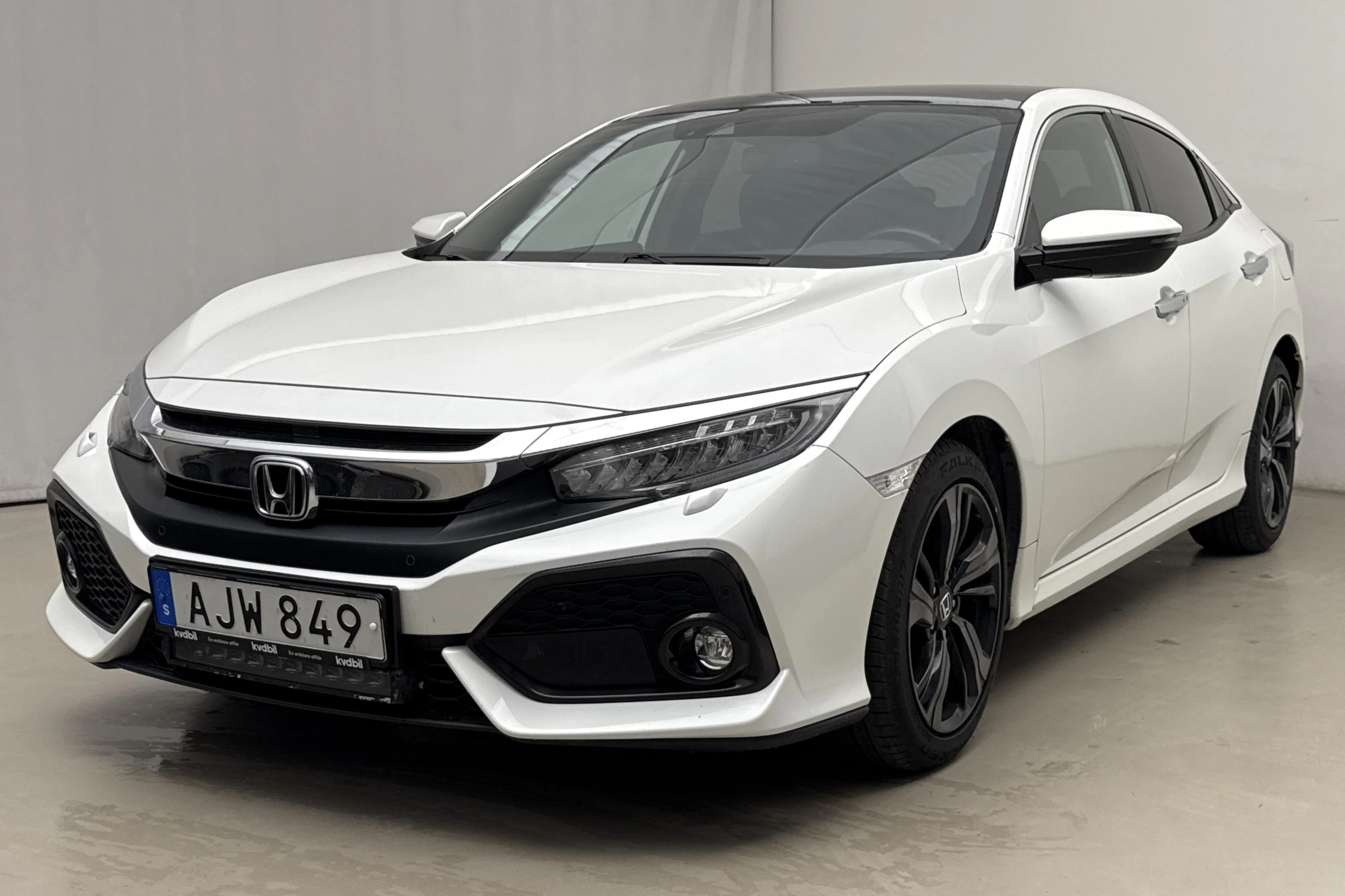 Presentationsfoto 1 av 20: Honda Civic 1.5 i-VTEC 5dr (182hk) - 9 663 mil - Automat - vit - 2017