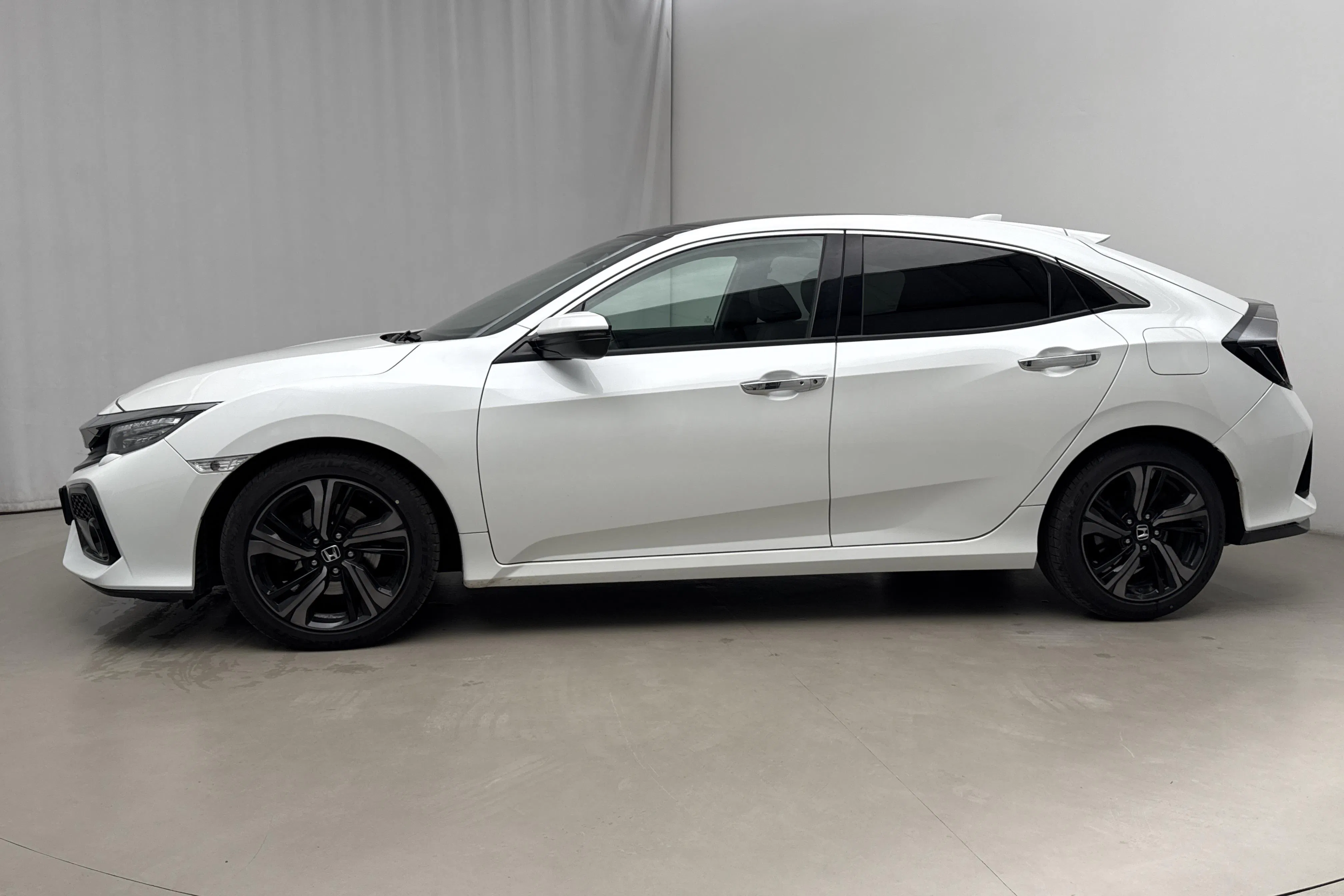 Presentationsfoto 2 av 20: Honda Civic 1.5 i-VTEC 5dr (182hk) - 9 663 mil - Automat - vit - 2017