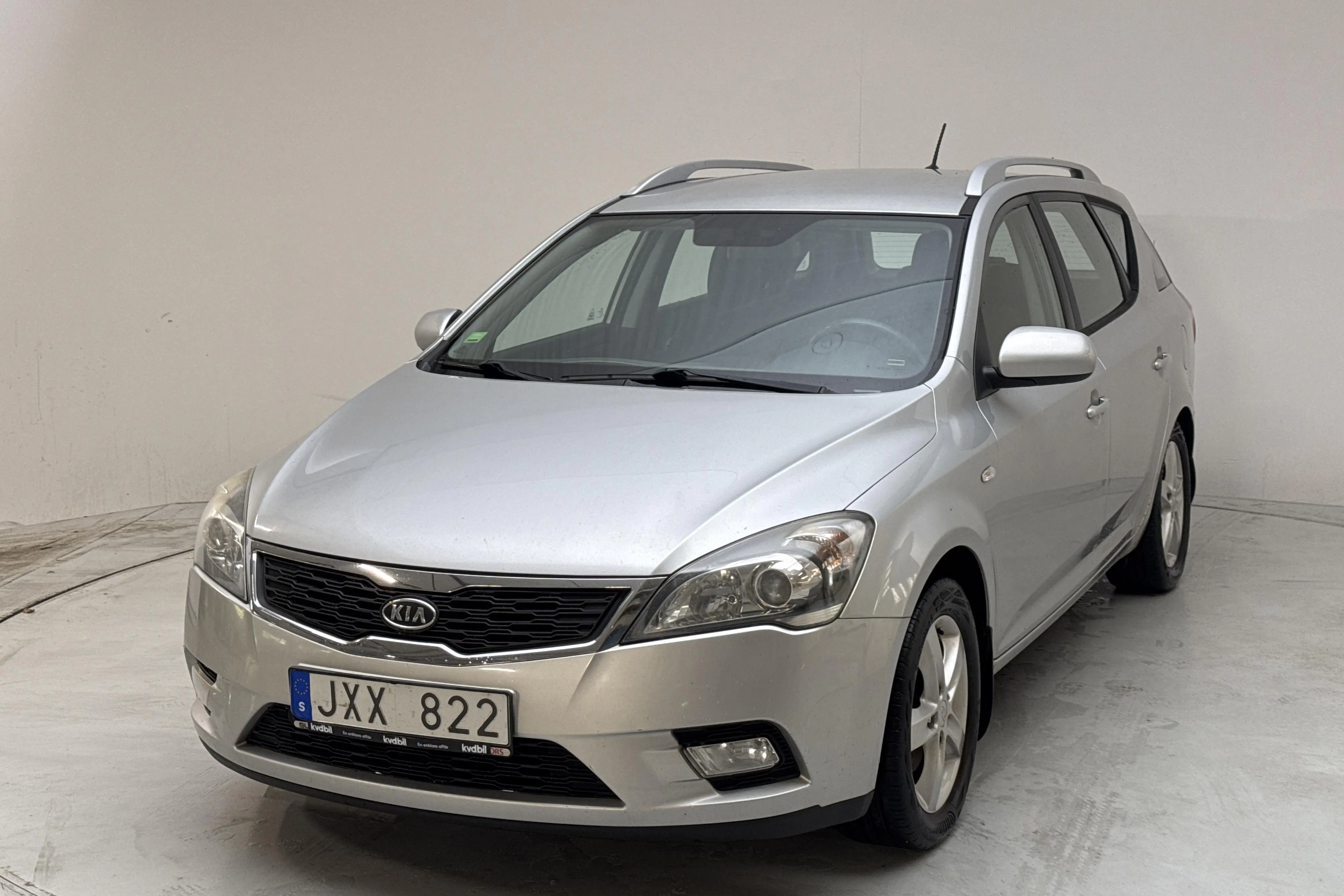 Presentationsfoto 1 av 12: KIA Cee'd 1.6 SW (126hk) - 21 720 mil - Manuell - silver - 2010