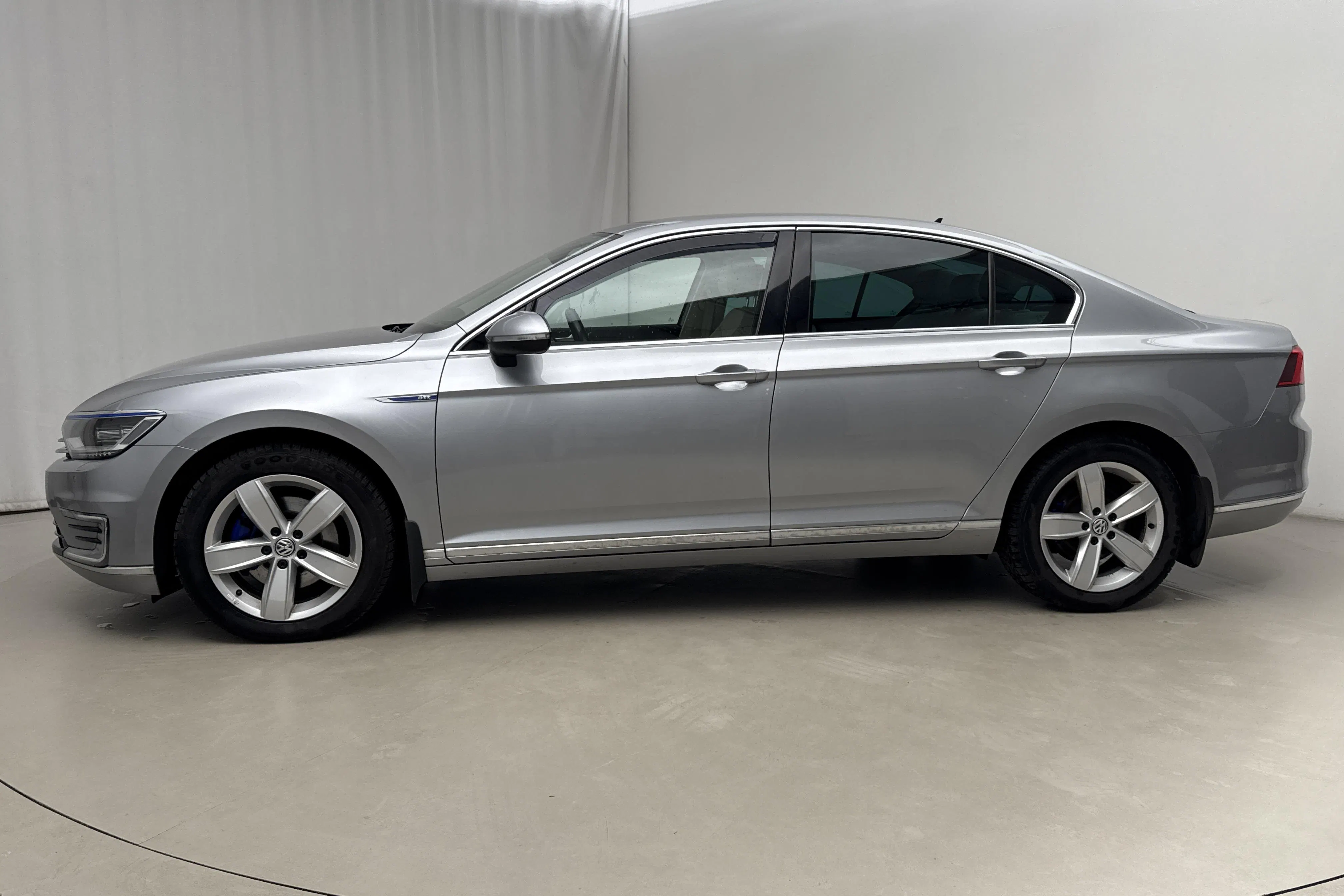 Presentationsfoto 2 av 21: VW Passat 1.4 Plug-in-Hybrid (218hk) - 18 091 mil - Automat - silver - 2019