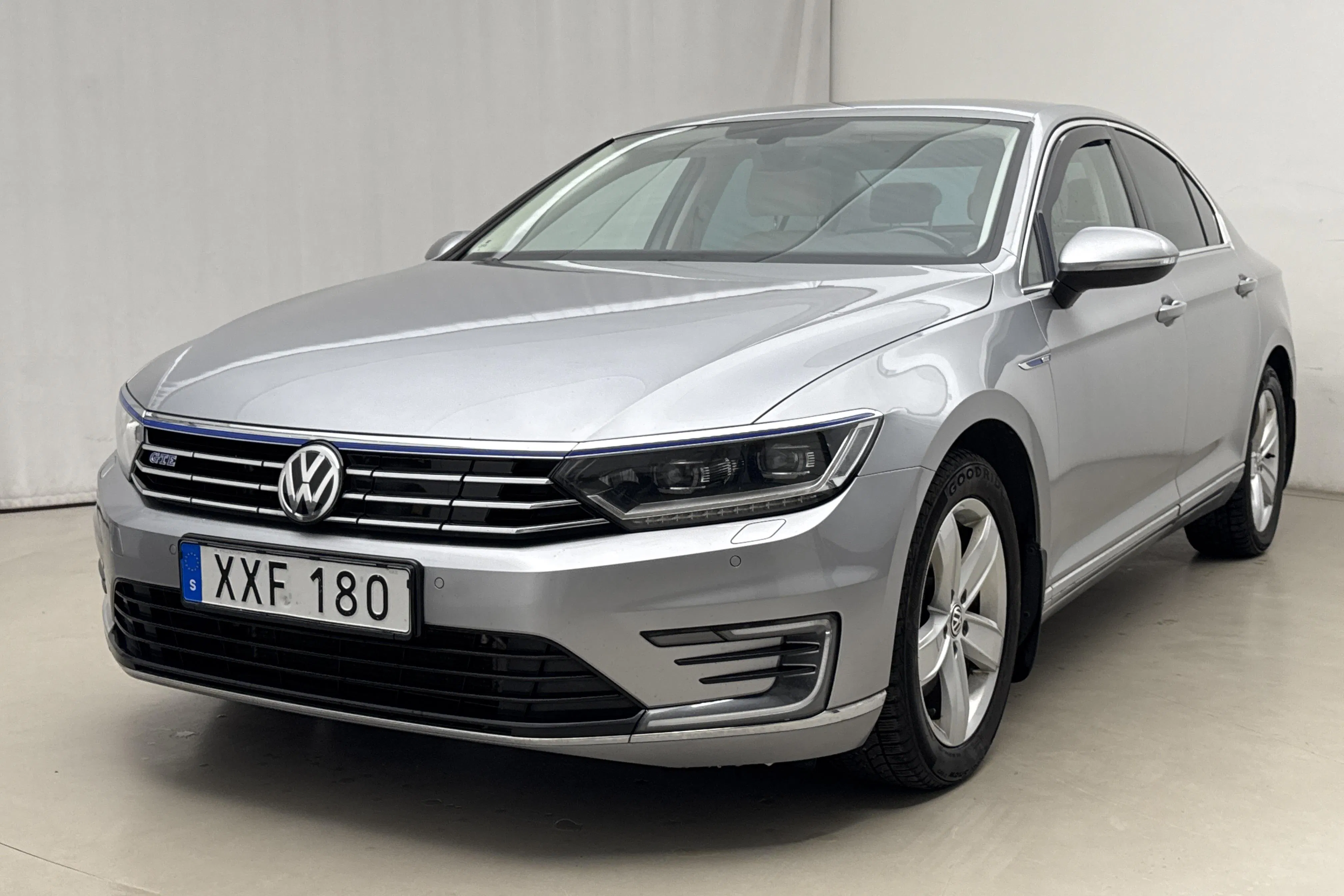 Presentationsfoto 1 av 21: VW Passat 1.4 Plug-in-Hybrid (218hk) - 18 091 mil - Automat - silver - 2019