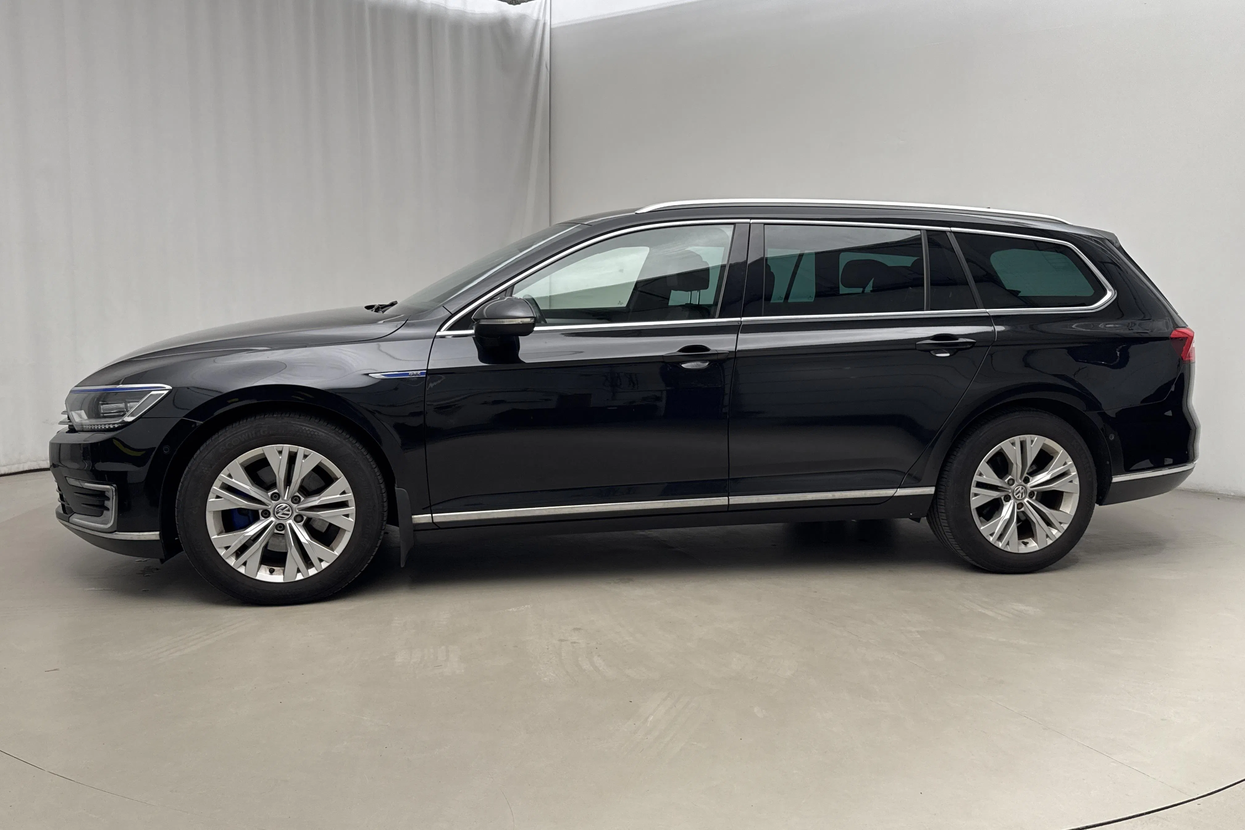 Presentationsfoto 2 av 21: VW Passat 1.4 Plug-in-Hybrid Sportscombi (218hk) - 19 430 mil - Automat - svart - 2017
