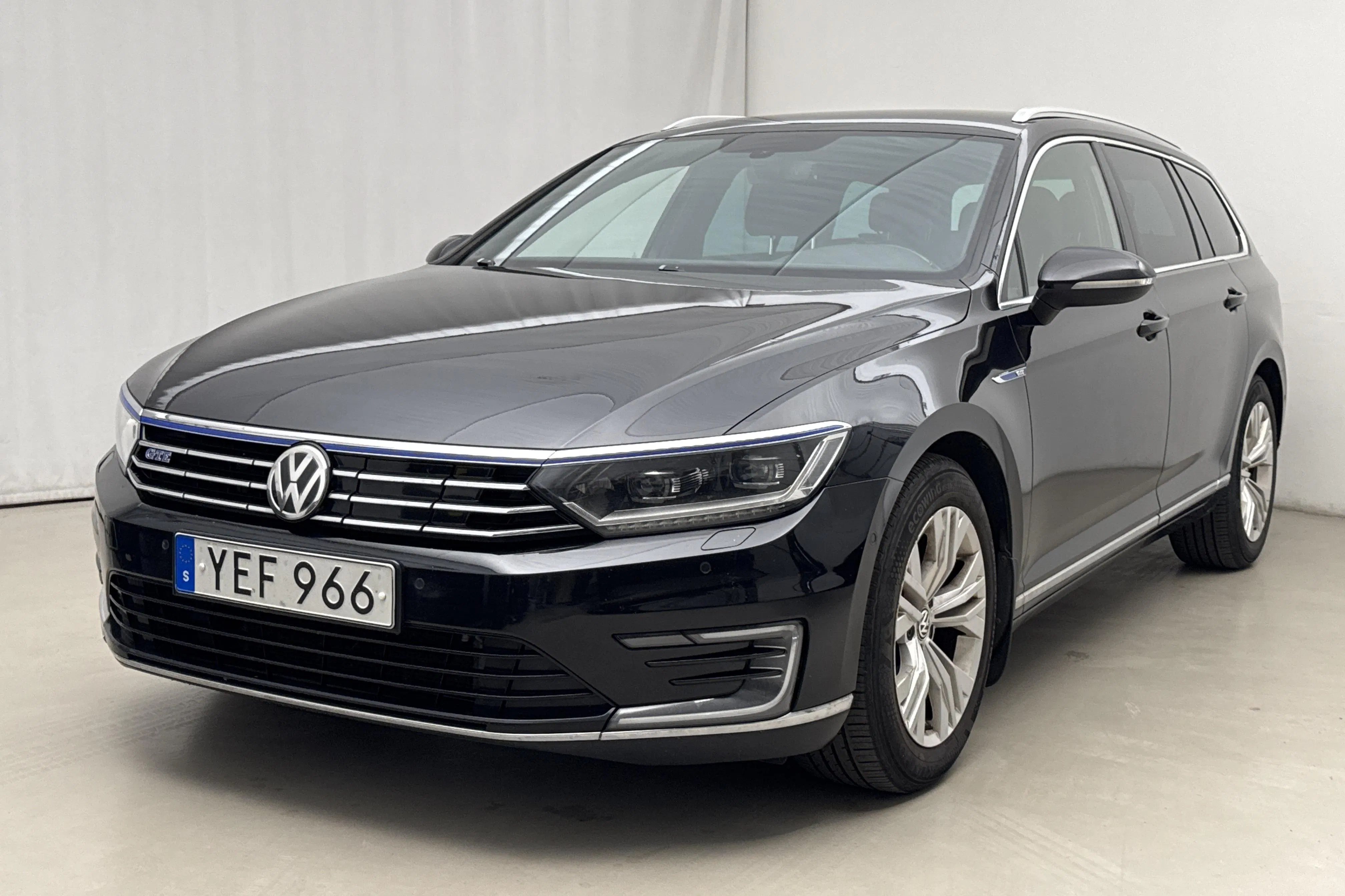 Presentationsfoto 1 av 21: VW Passat 1.4 Plug-in-Hybrid Sportscombi (218hk) - 19 430 mil - Automat - svart - 2017