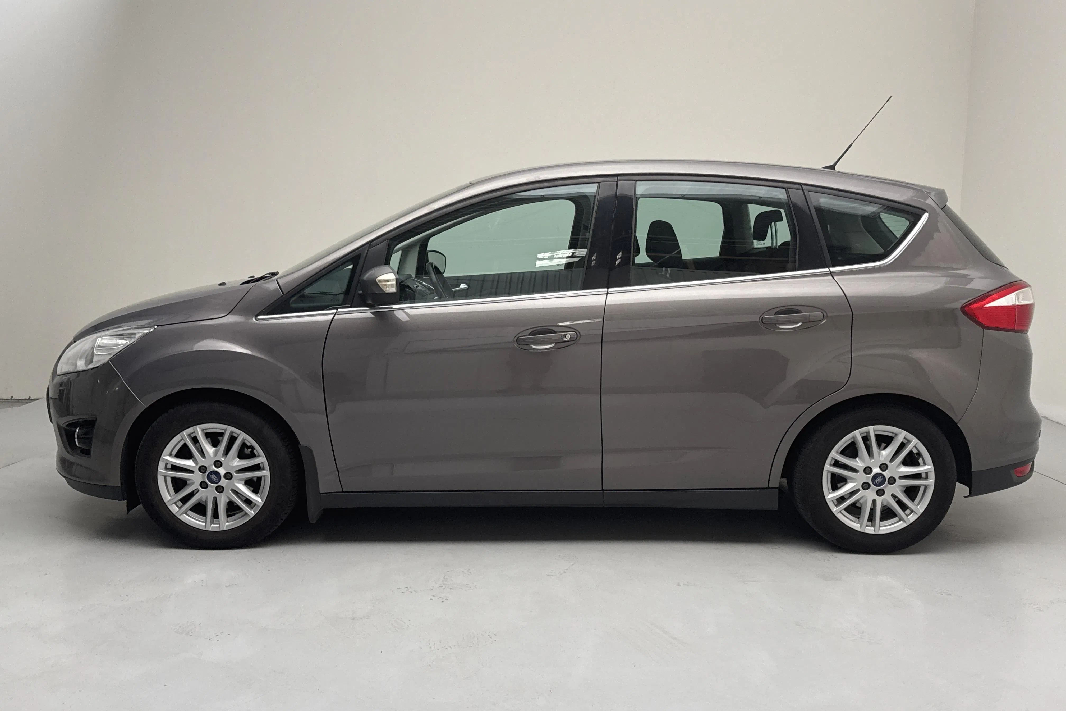 Presentationsfoto 2 av 13: Ford C-MAX 2.0 TDCi (115hk) - 10 105 mil - Automat - brun - 2015