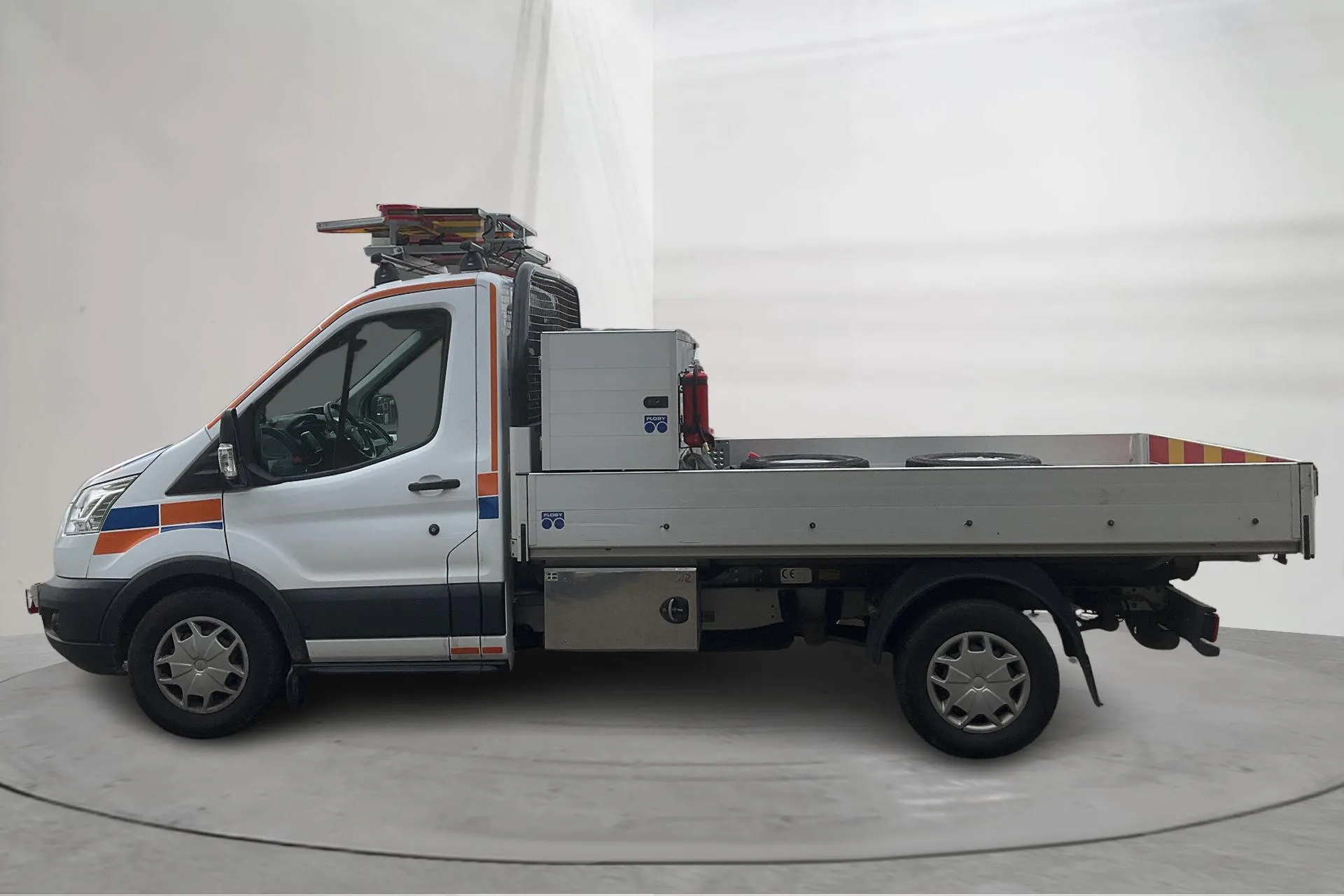 Presentation photo 2 of 16: Ford Transit Chassi 350 2.0 TDCi RWD (130hk) - 93 060 km - Manual - white - 2017