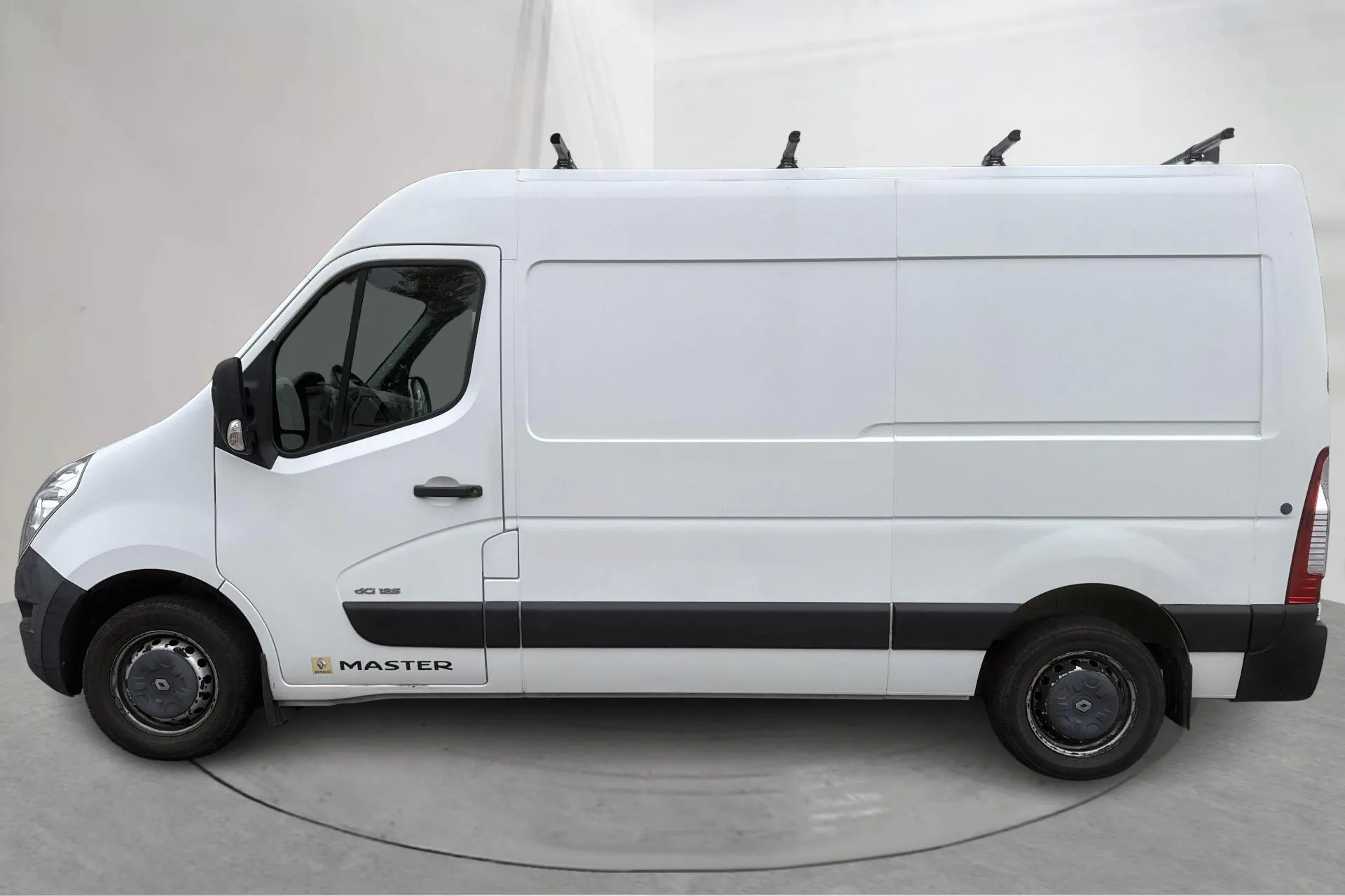 Presentationsfoto 2 av 13: Renault Master 2.3 dCi FAP 2WD (125hk) - 12 028 mil - Manuell - vit - 2015
