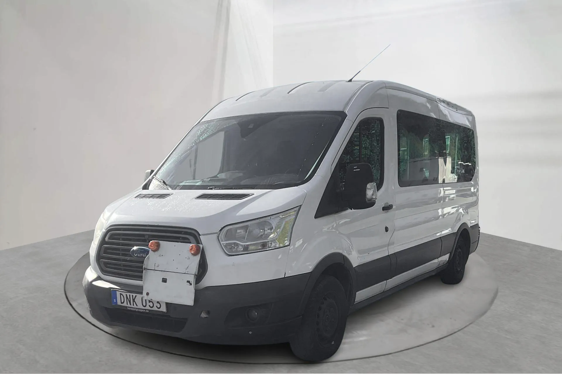 Presentationsfoto 1 av 12: Ford Transit 310 2.2 TDCi Buss (125hk) - 46 225 mil - Manuell - vit - 2016