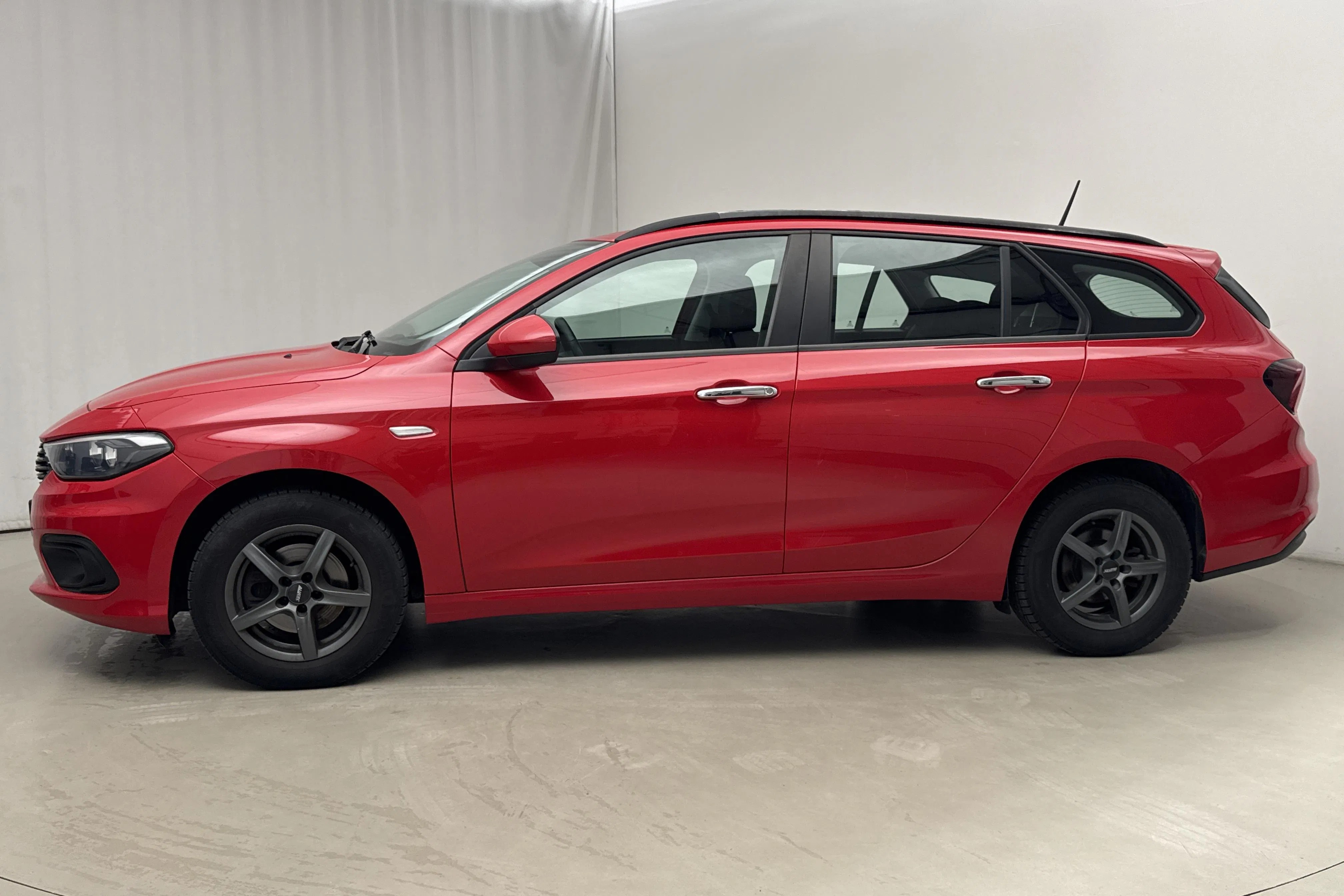 Presentation photo 2 of 16: Fiat Tipo 1.4 Kombi (120hk) - 81 190 km - Manual - red - 2020