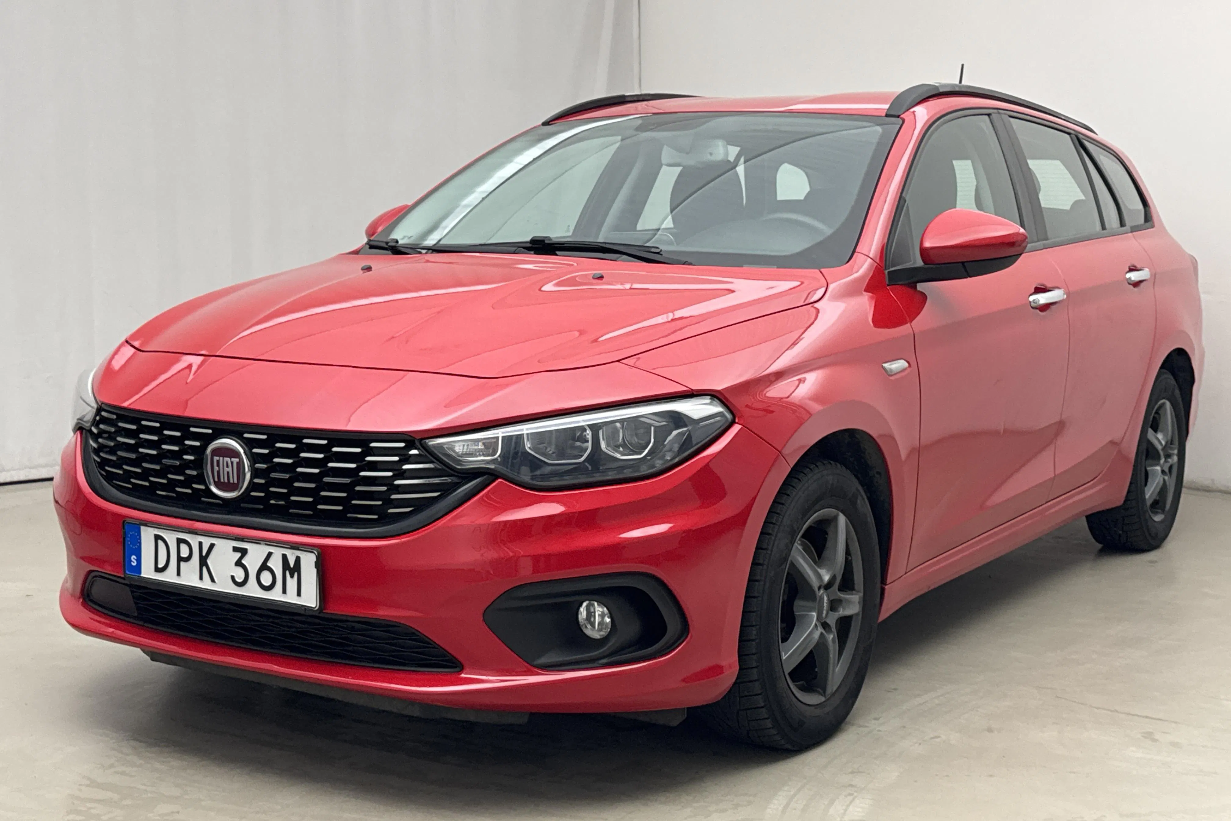 Presentation photo 1 of 16: Fiat Tipo 1.4 Kombi (120hk) - 81 190 km - Manual - red - 2020