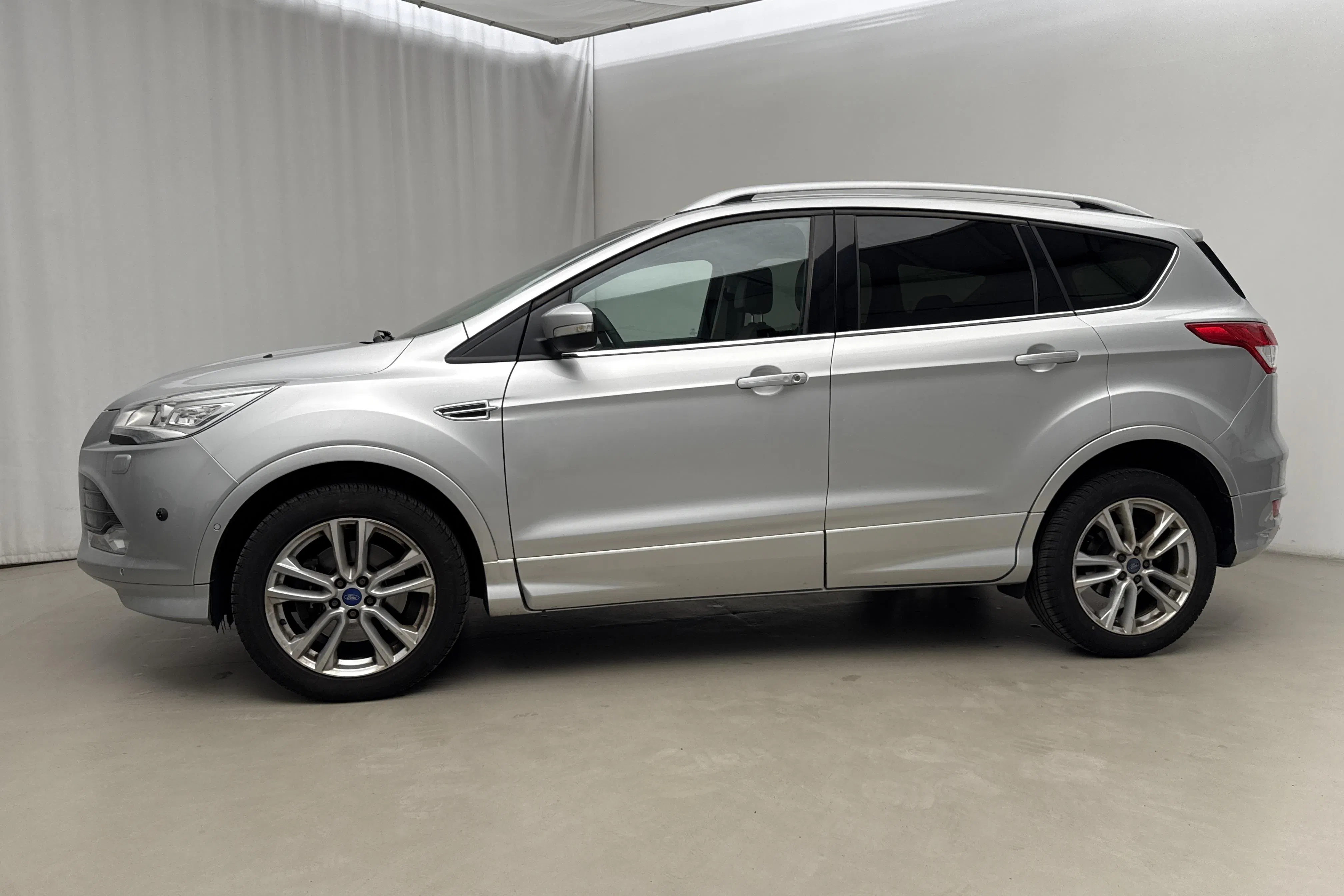Presentation photo 2 of 18: Ford Kuga 2.0 TDCi AWD (180hk) - 179 710 km - Automatic - gray - 2016