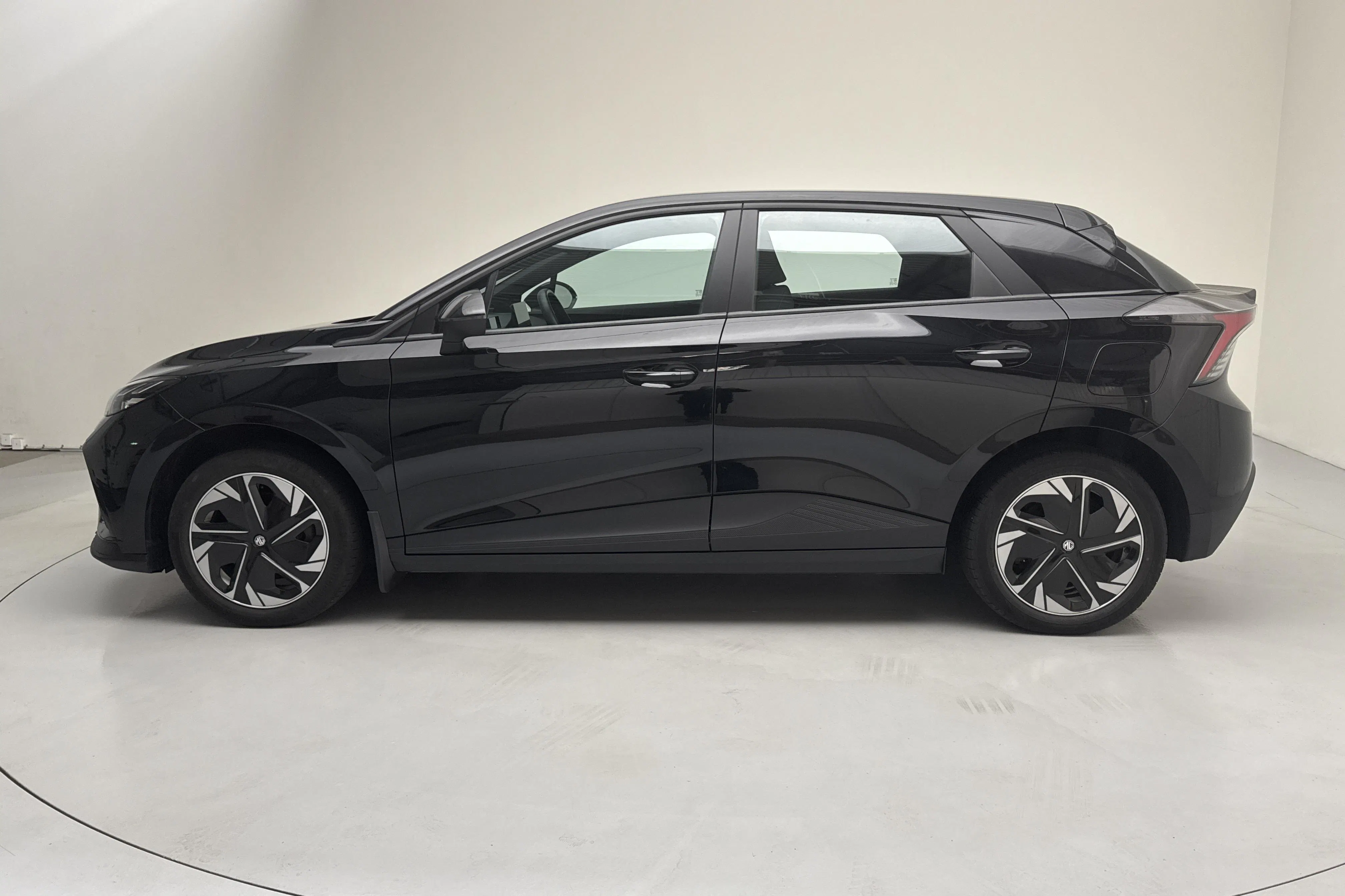 Presentation photo 2 of 14: MG MG4 51kWh (170hk) - 43 740 km - Automatic - black - 2023