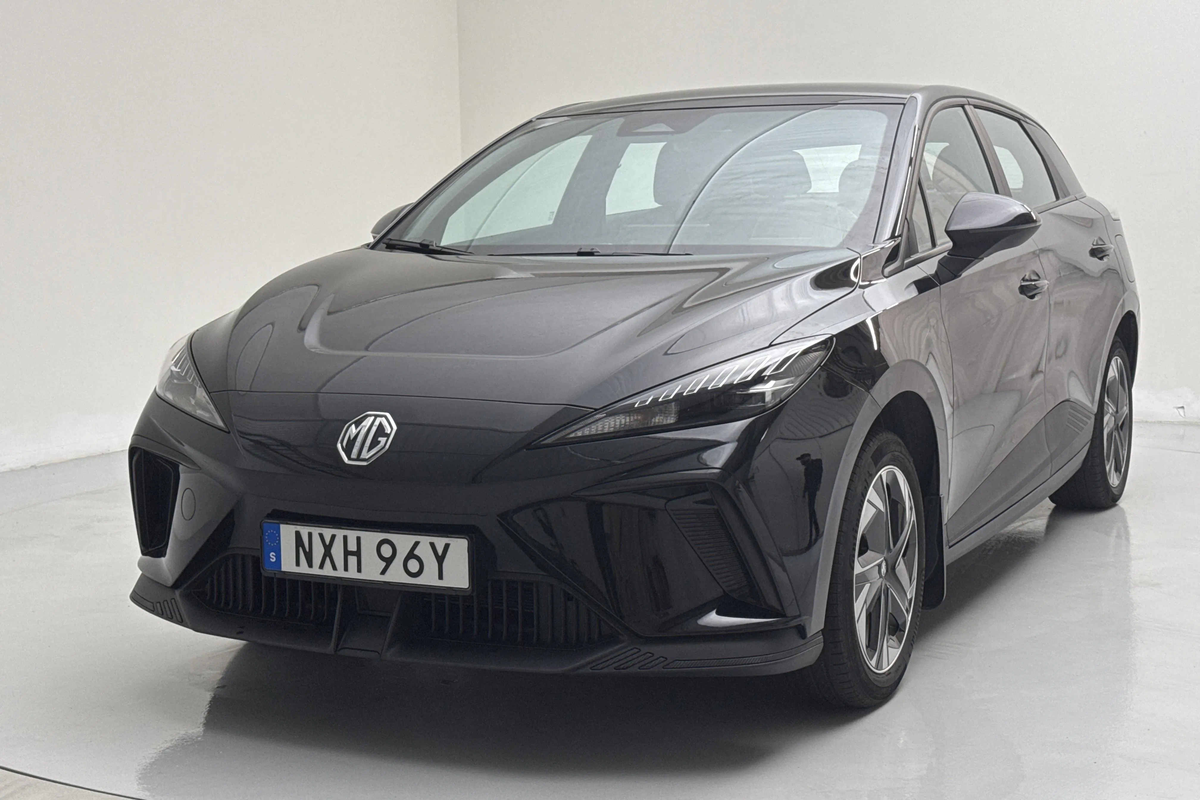 Presentation photo 1 of 14: MG MG4 51kWh (170hk) - 43 740 km - Automatic - black - 2023
