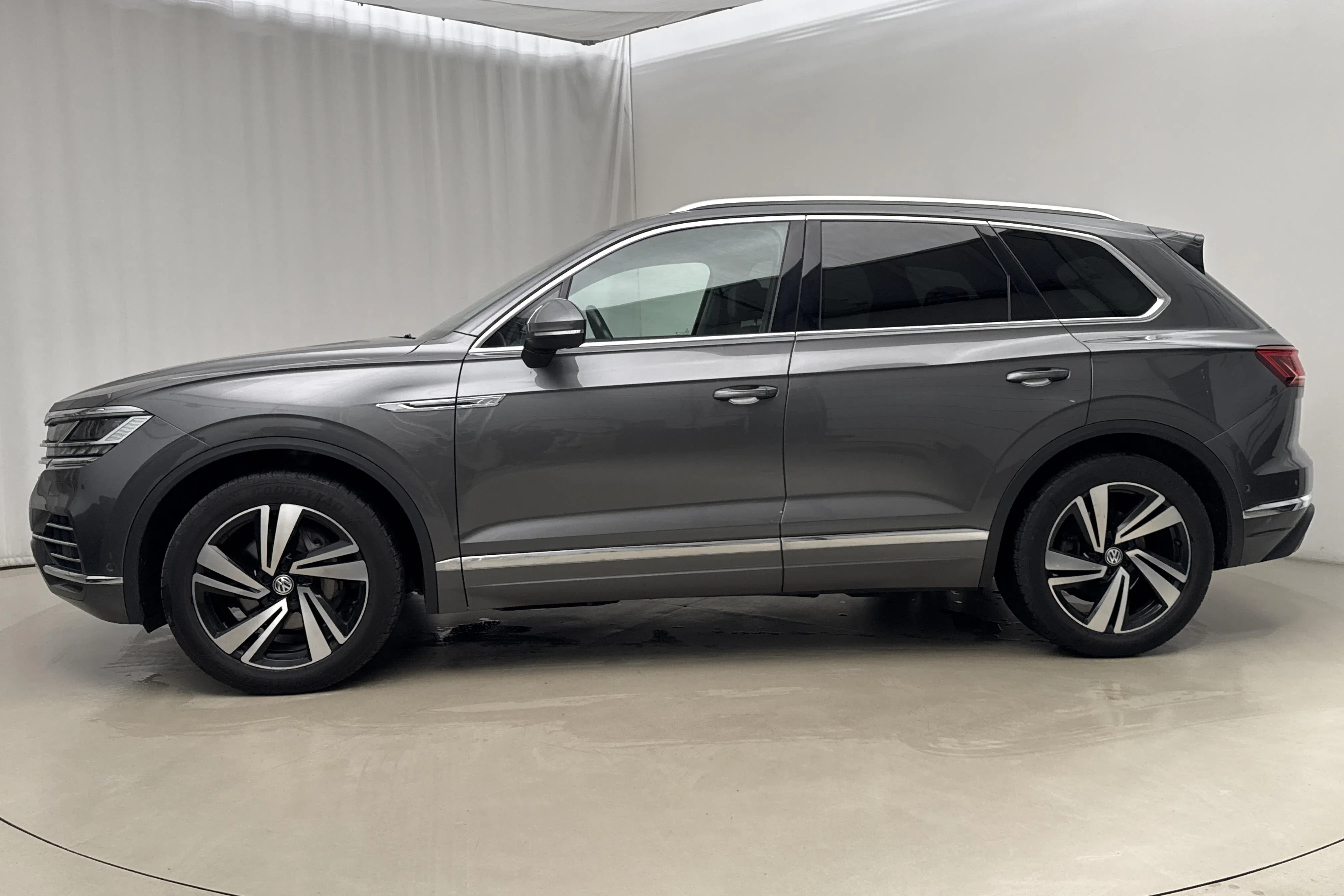 Presentationsfoto 2 av 24: VW Touareg V6 TDI 4Motion (286hk) - 12 615 mil - Automat - grå - 2019