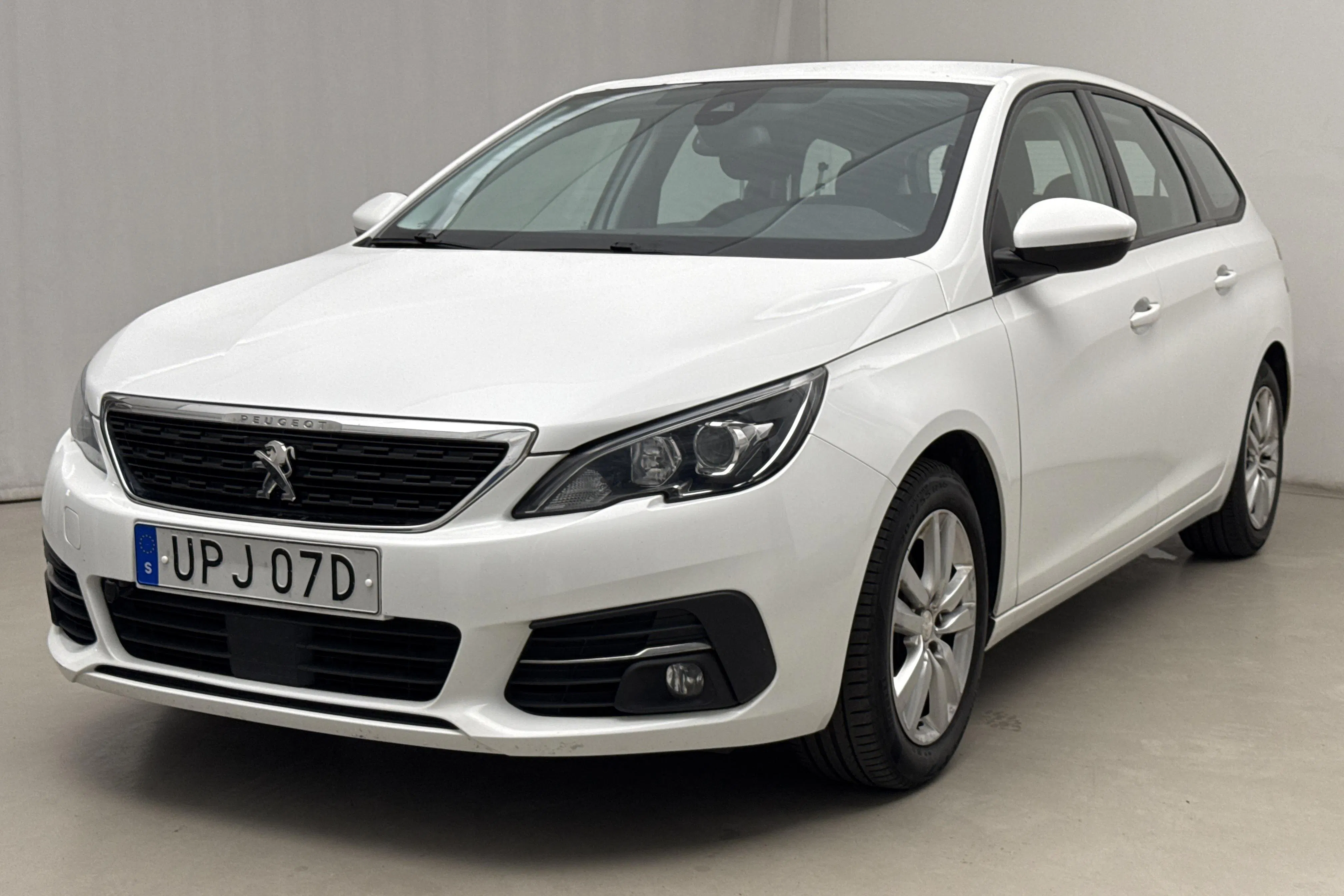 Presentationsfoto 1 av 18: Peugeot 308 SW BlueHDi (130hk) - 9 711 mil - Automat - vit - 2019