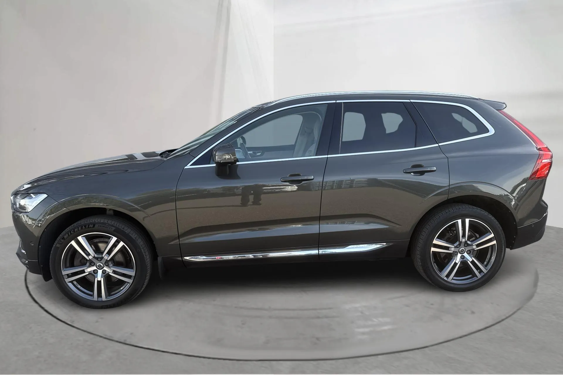 Presentationsfoto 2 av 23: Volvo XC60 D5 AWD (235hk) - 18 495 mil - Automat - Mörkgrå - 2018