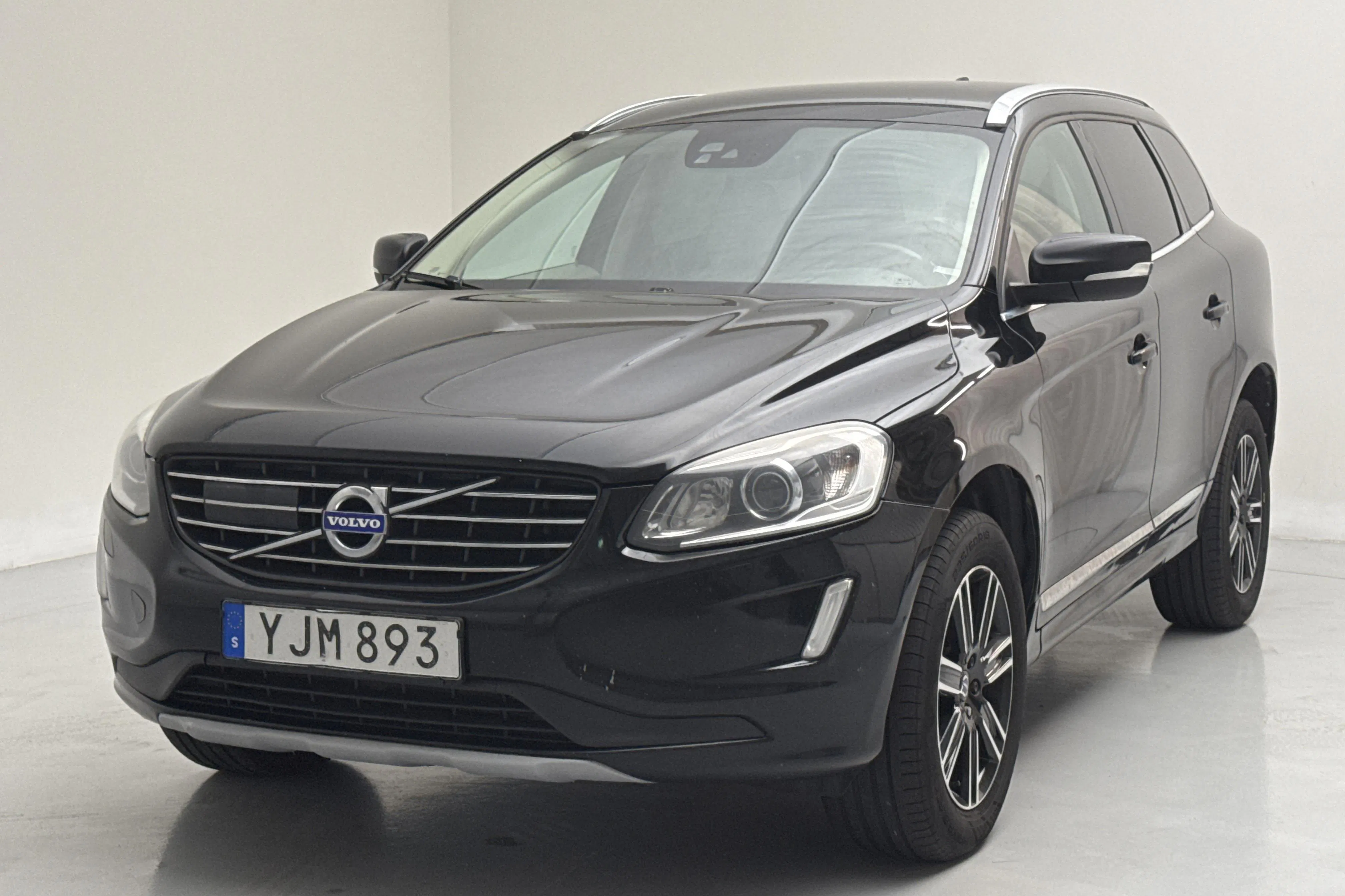 Presentation photo 1 of 13: Volvo XC60 D3 2WD (150hk) - 329 730 km - Automatic - black - 2017