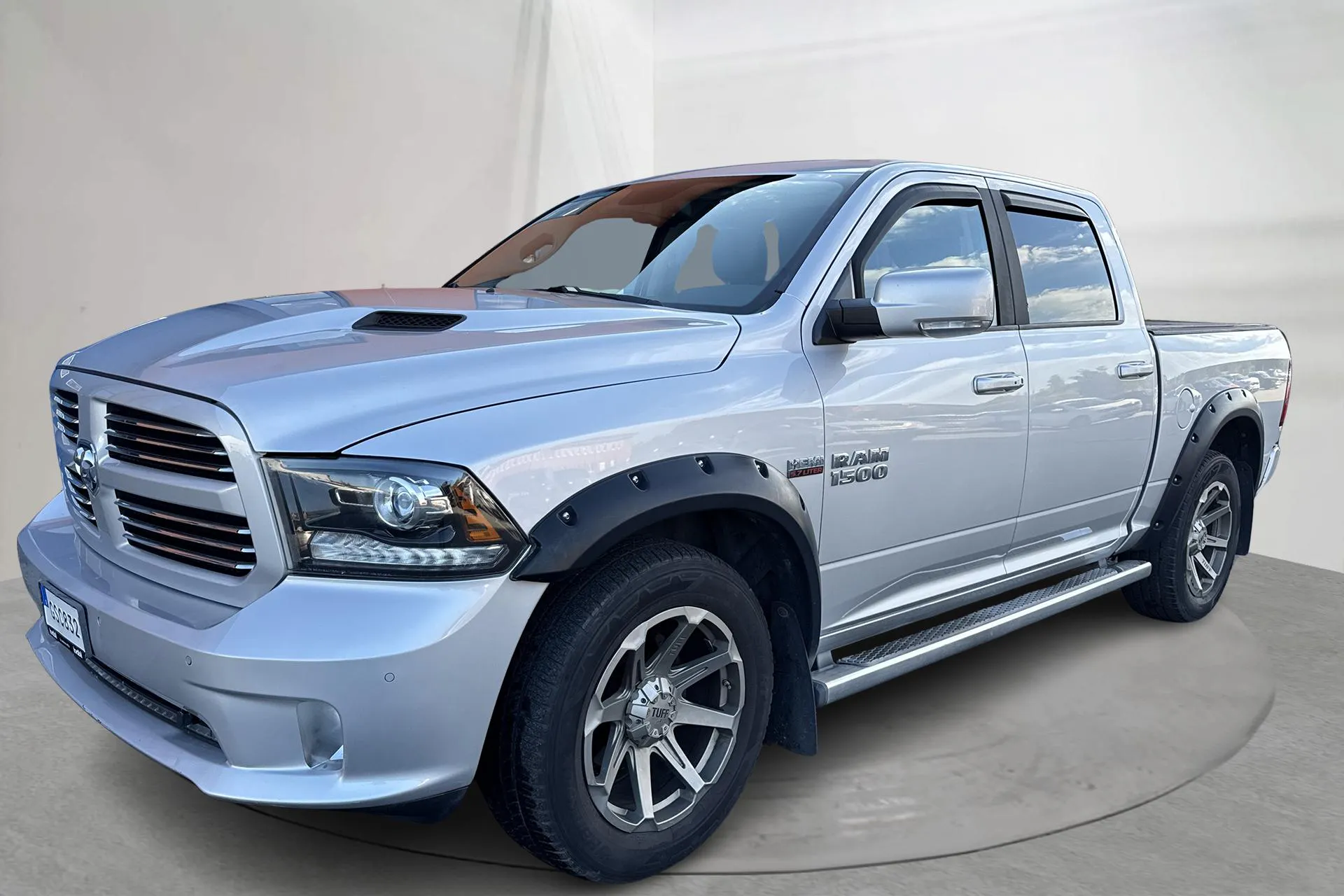 Presentation photo 1 of 21: Dodge RAM 1500 5.7 4WD (401hk) - 196 130 km - Automatic - silver - 2014