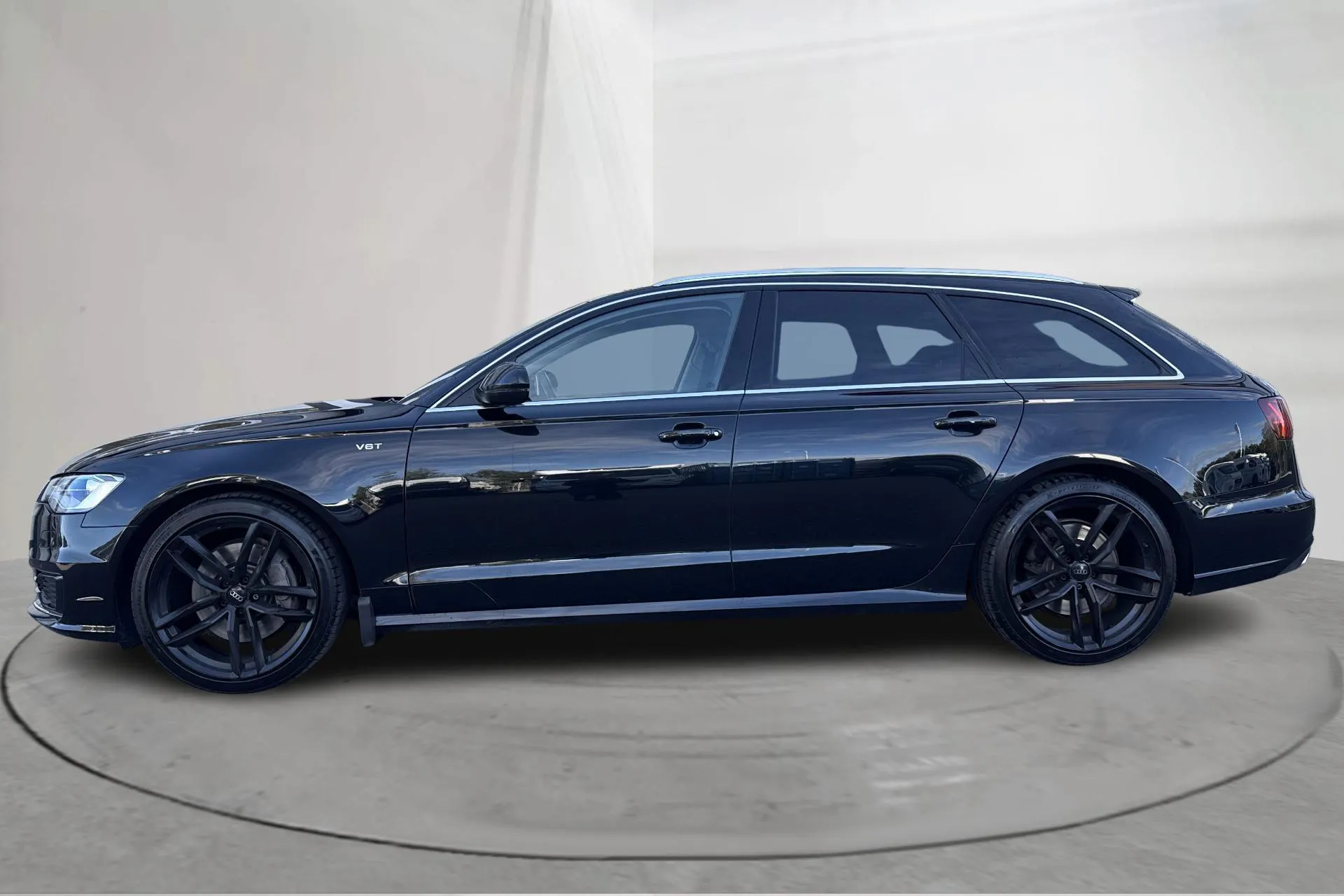 Presentationsfoto 2 av 19: Audi A6 3.0 TDI Avant quattro (218hk) - 15 657 mil - Automat - svart - 2016