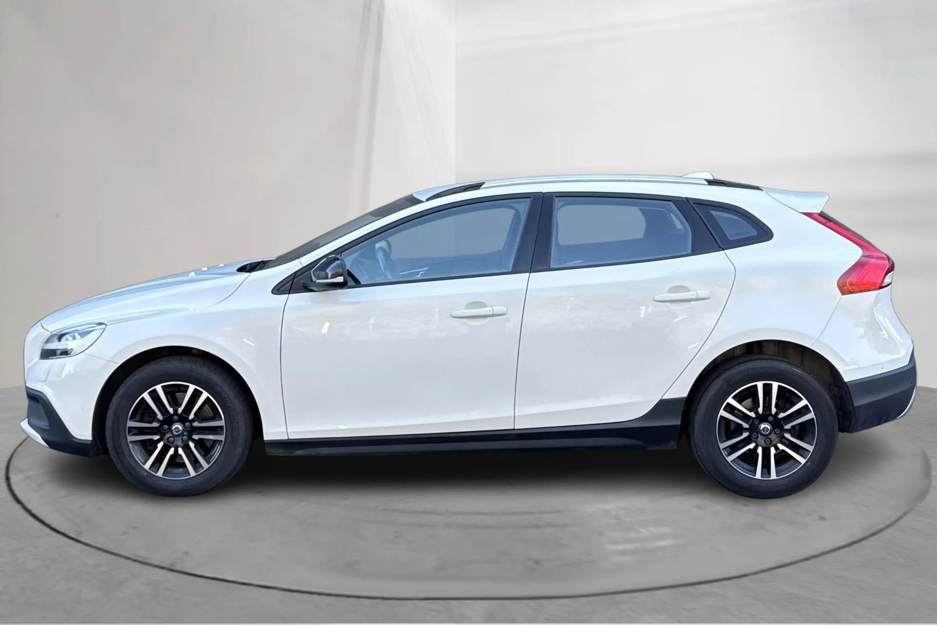 Presentation photo 2 of 11: Volvo V40 Cross Country T3 (152hk) - 164 630 km - Automatic - white - 2019