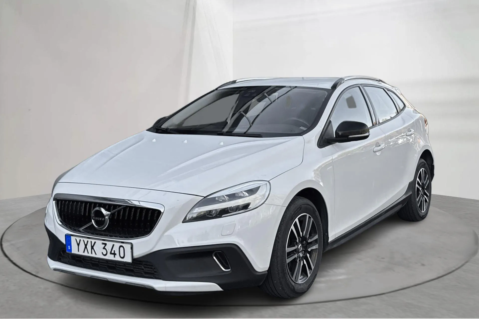 Presentation photo 1 of 11: Volvo V40 Cross Country T3 (152hk) - 164 630 km - Automatic - white - 2019