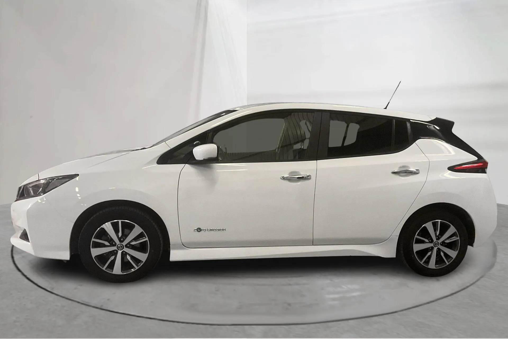 Presentationsfoto 2 av 18: Nissan LEAF 5dr 40kWh (150hk) - 5 404 mil - Automat - vit - 2019