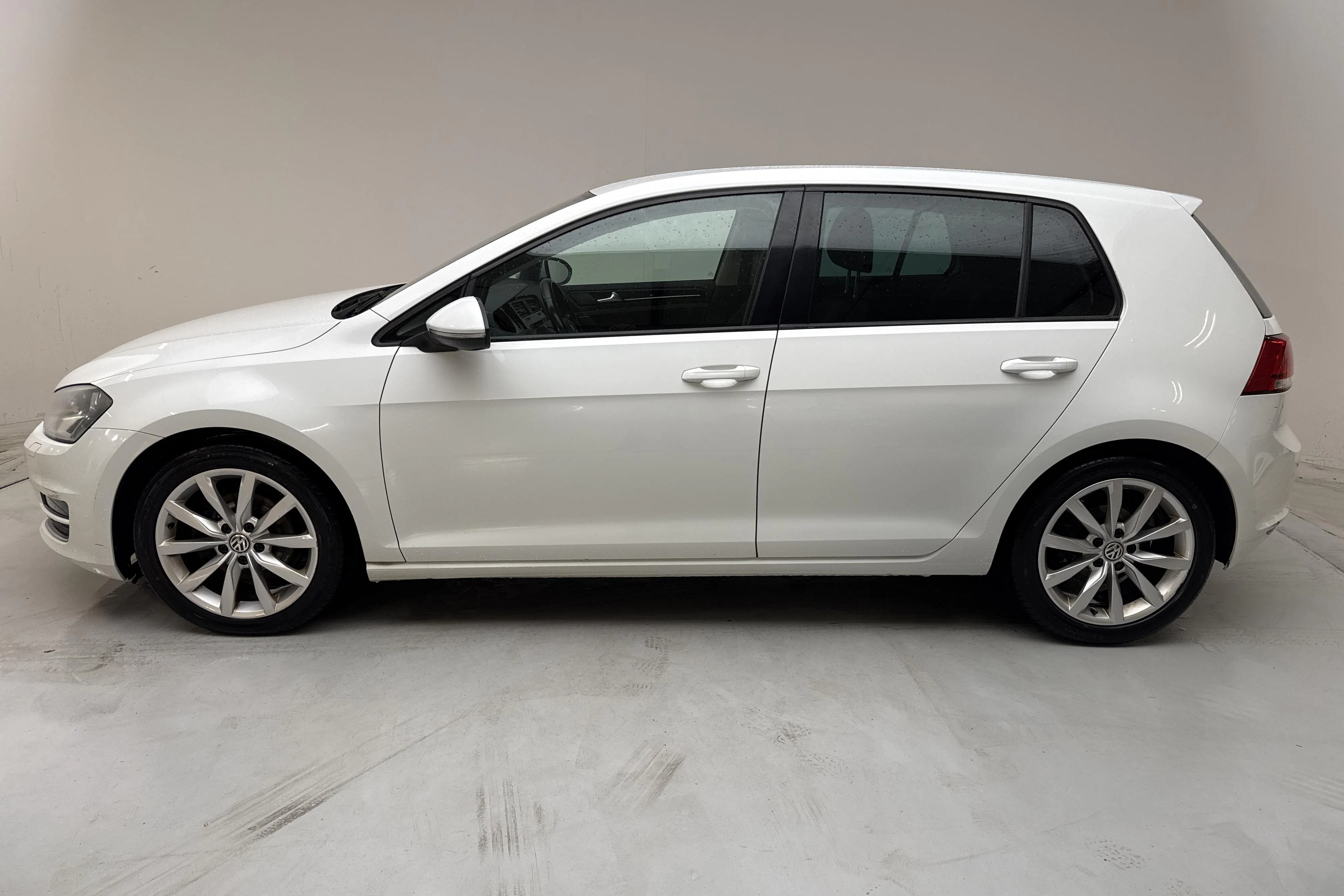 Presentationsfoto 2 av 12: VW Golf VII 1.4 TSI 5dr (140hk) - 19 679 mil - Manuell - vit - 2014
