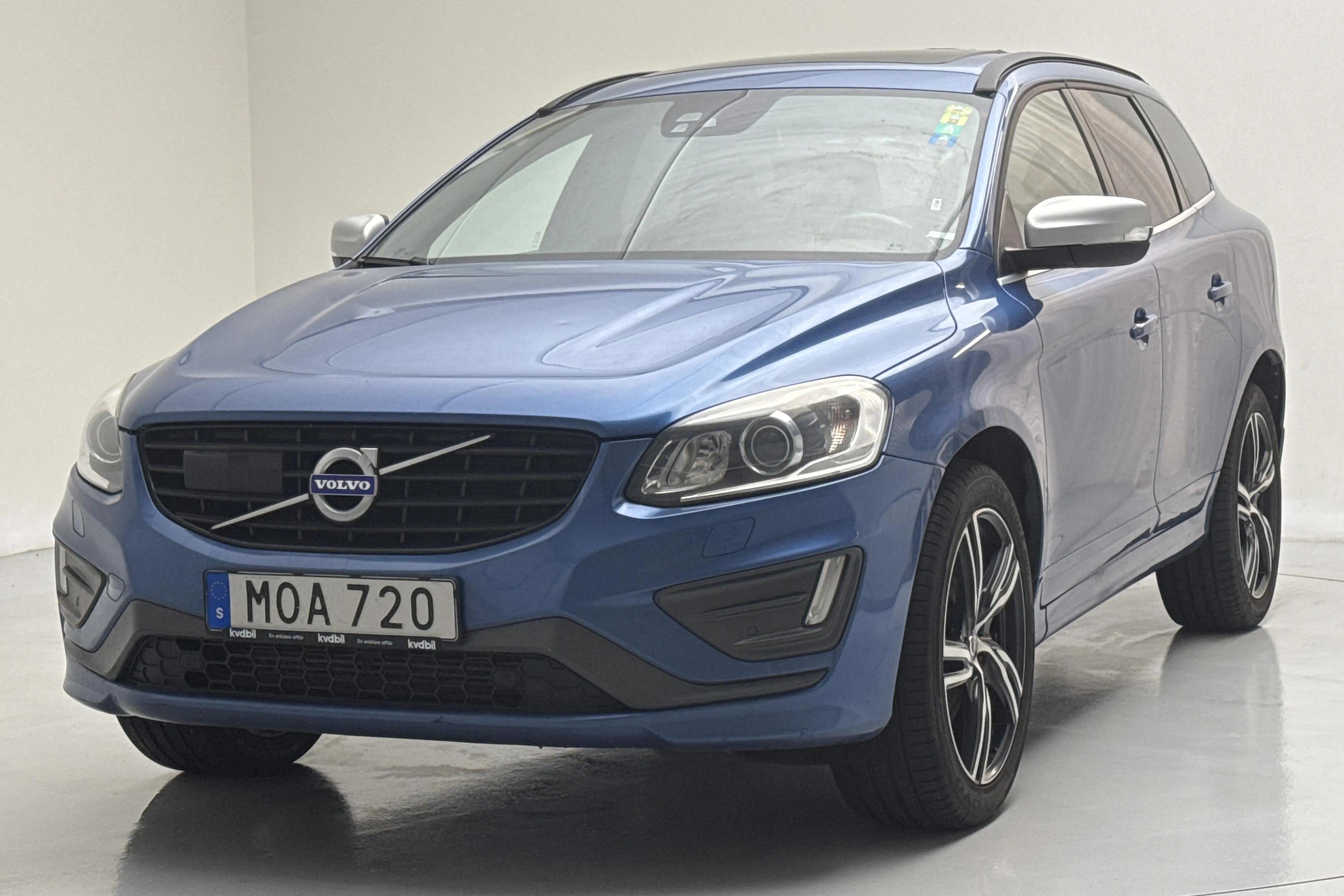 Presentationsfoto 1 av 17: Volvo XC60 D5 AWD (220hk) - 17 570 mil - Automat - blå - 2017