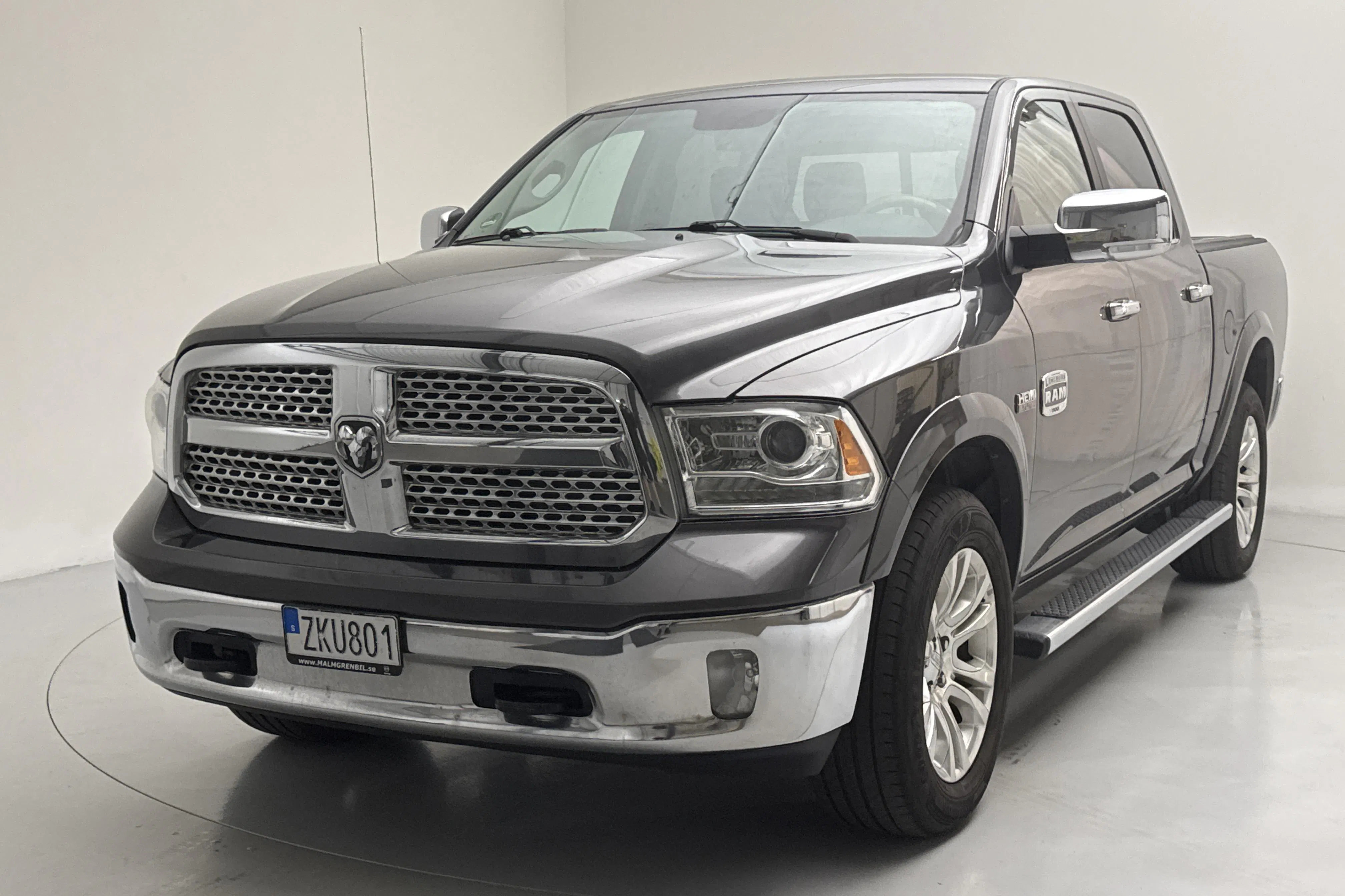 Presentation photo 1 of 14: Dodge RAM 1500 5.7 V8 HEMI 4WD (401hk) - 174 590 km - Automatic - dark grey - 2018