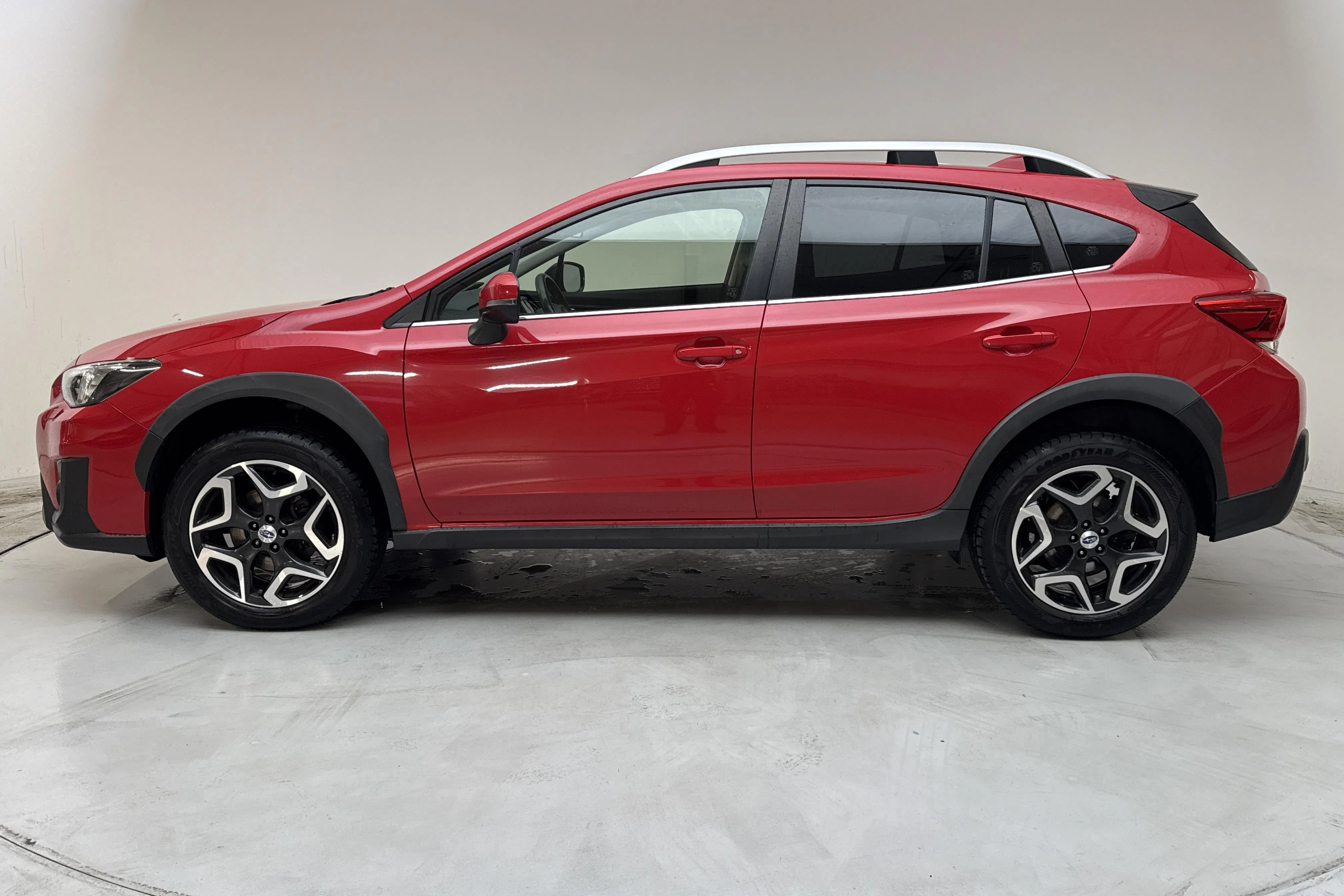 Presentation photo 2 of 13: Subaru XV 2.0i (156hk) - 139 220 km - Automatic - red - 2018