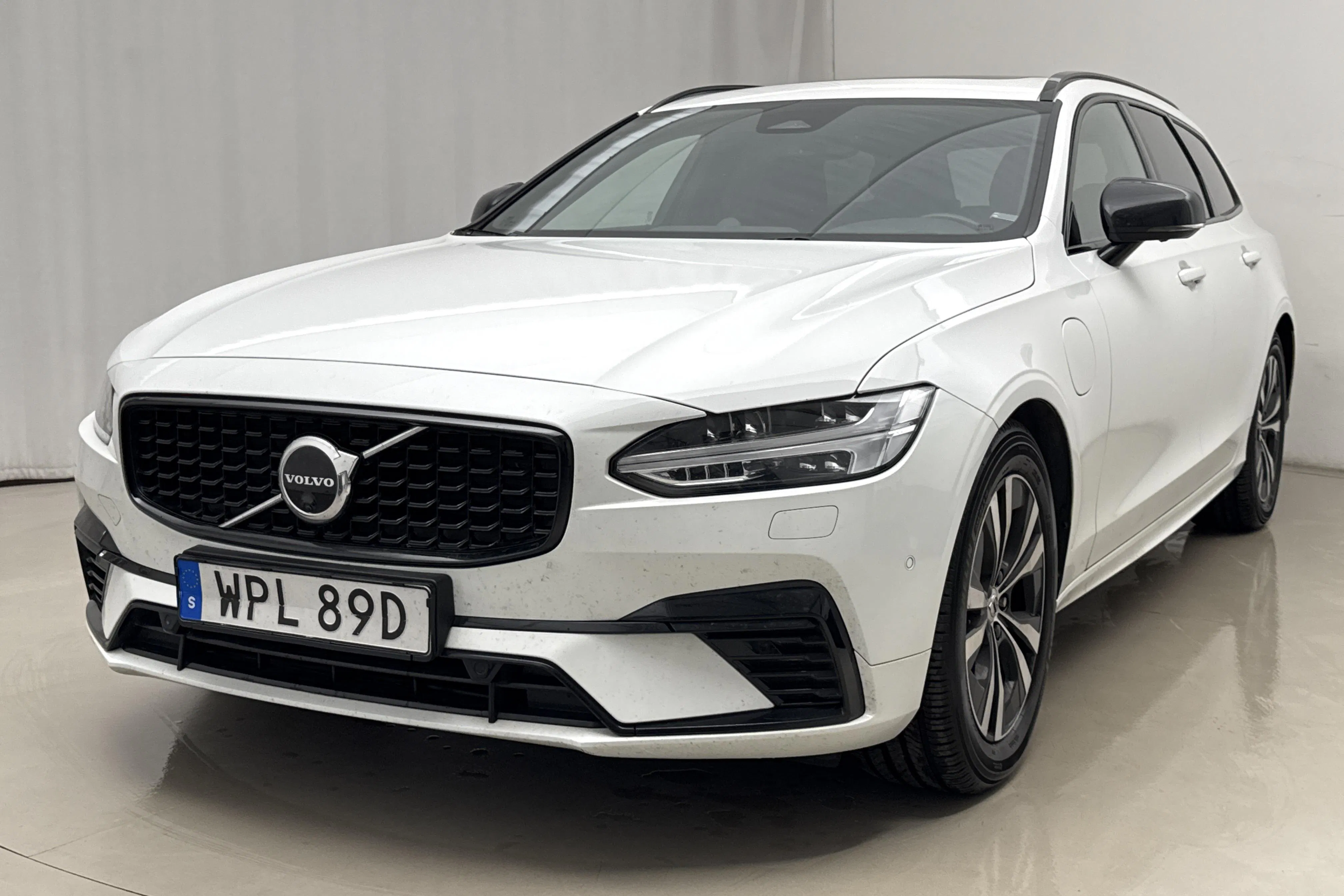 Presentation photo 1 of 27: Volvo V90 T8 AWD Twin Engine (390hk) - 111 570 km - Automatic - white - 2022