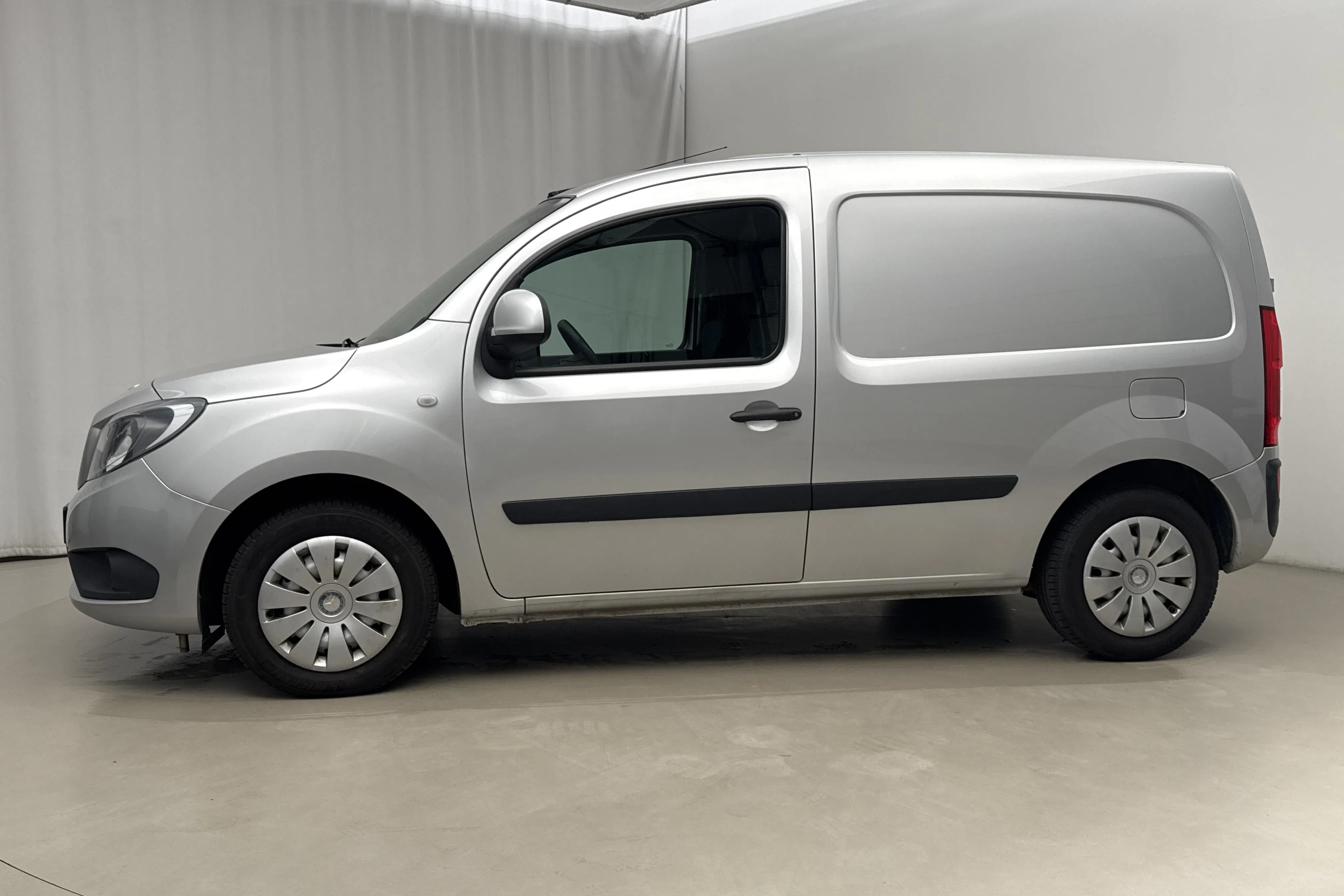 Presentationsfoto 2 av 16: Mercedes Citan 109 1.5 CDI (90hk) - 4 745 mil - Manuell - silver - 2015