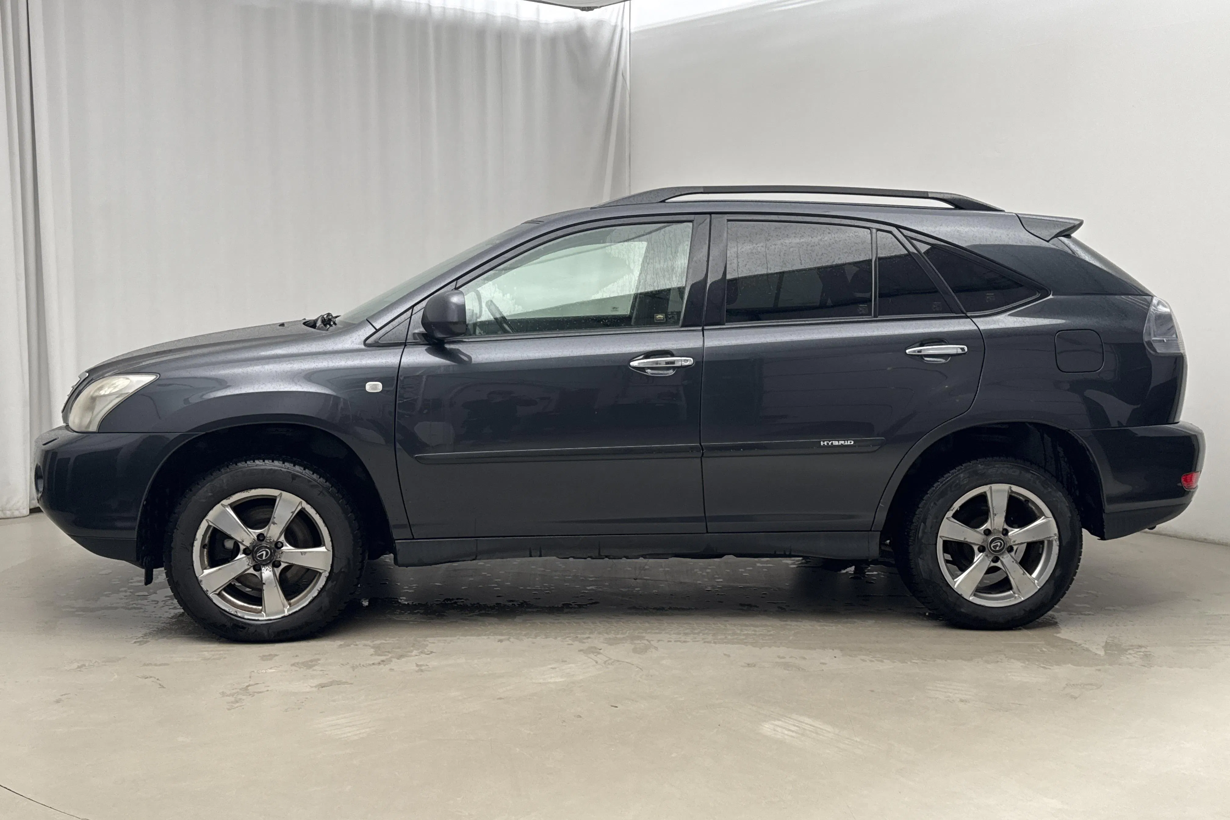Presentationsfoto 2 av 17: Lexus RX 400h (211hk) - 28 204 mil - Automat - Mörkgrå - 2008