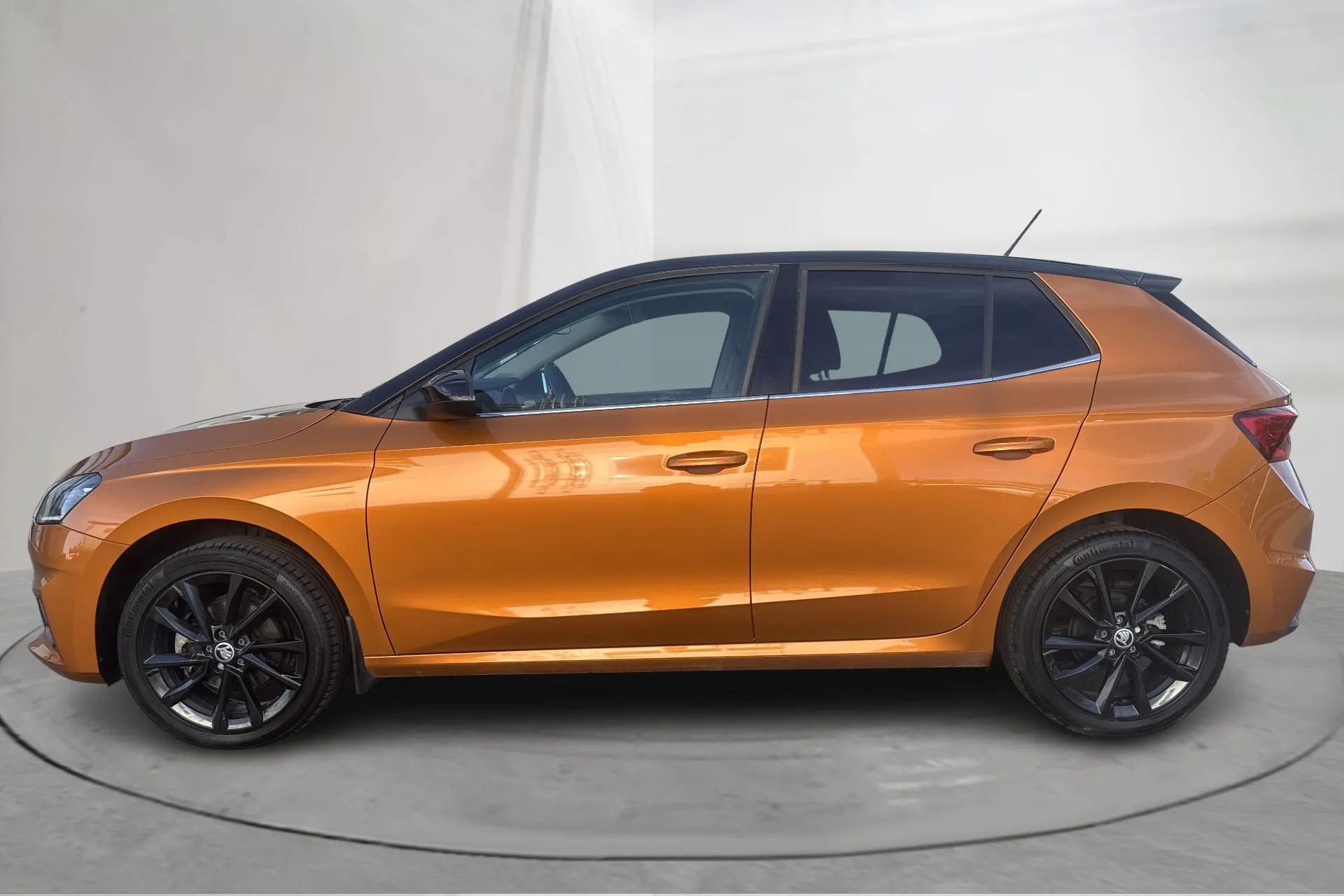 Presentation photo 2 of 15: Skoda Fabia 1.0 TSI (110hk) - 18 770 km - Automatic - orange - 2022
