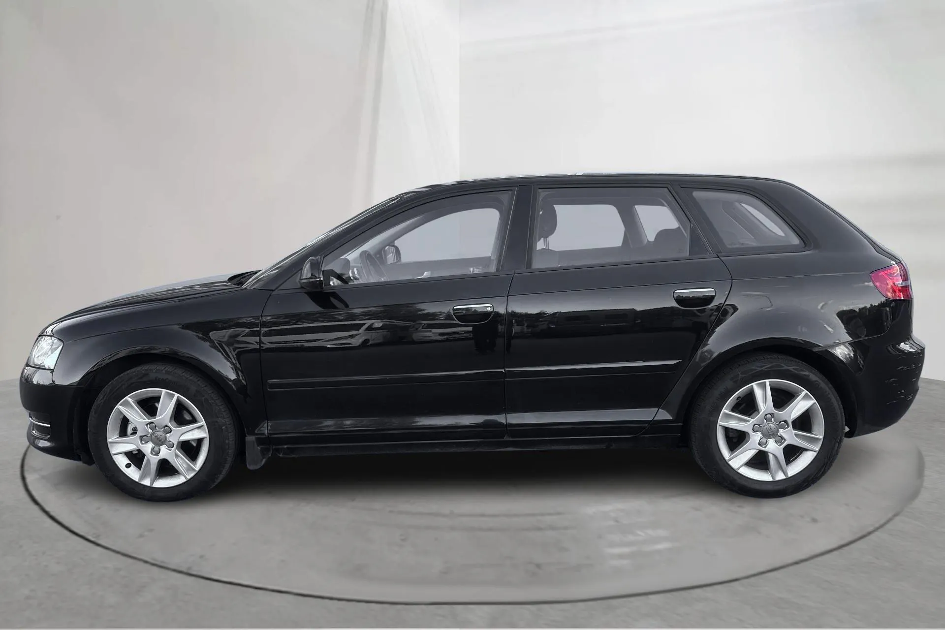 Presentationsfoto 2 av 14: Audi A3 2.0 TDI Sportback (140hk) - 17 930 mil - Manuell - svart - 2012