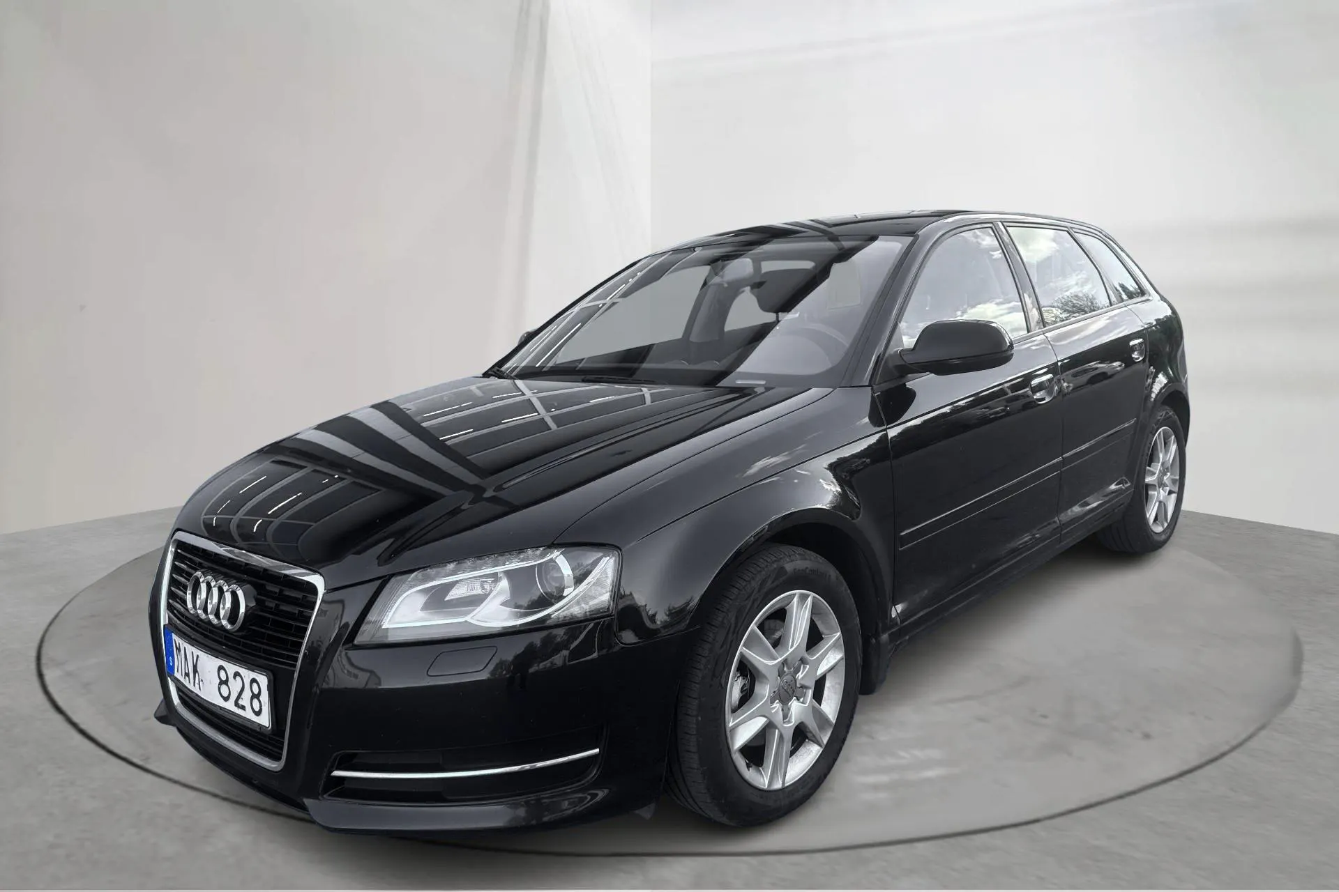 Presentationsfoto 1 av 14: Audi A3 2.0 TDI Sportback (140hk) - 17 930 mil - Manuell - svart - 2012