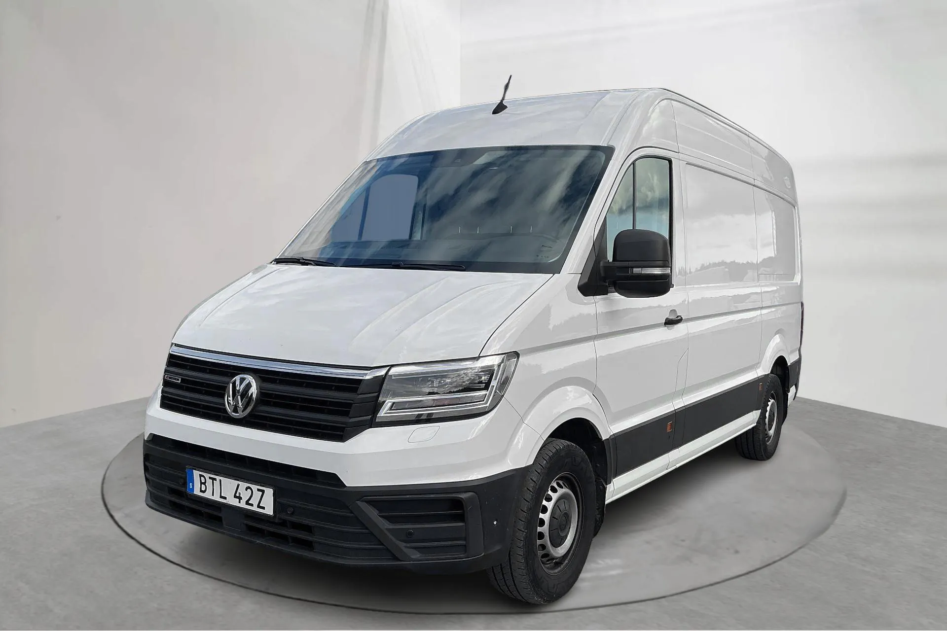 Presentation photo 1 of 16: VW Crafter 35 2.0 TDI Skåp 4Motion (177hk) - 84 520 km - Automatic - white - 2023