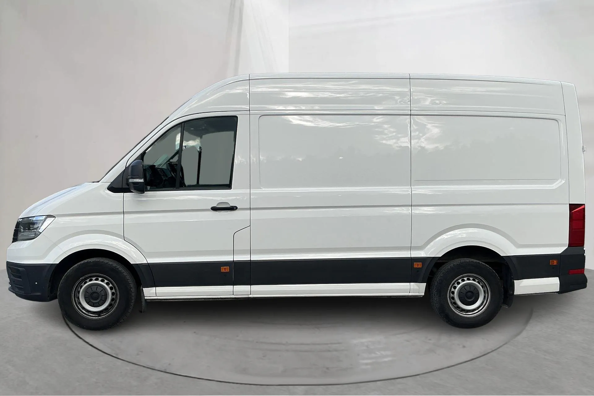 Presentation photo 2 of 16: VW Crafter 35 2.0 TDI Skåp 4Motion (177hk) - 84 520 km - Automatic - white - 2023